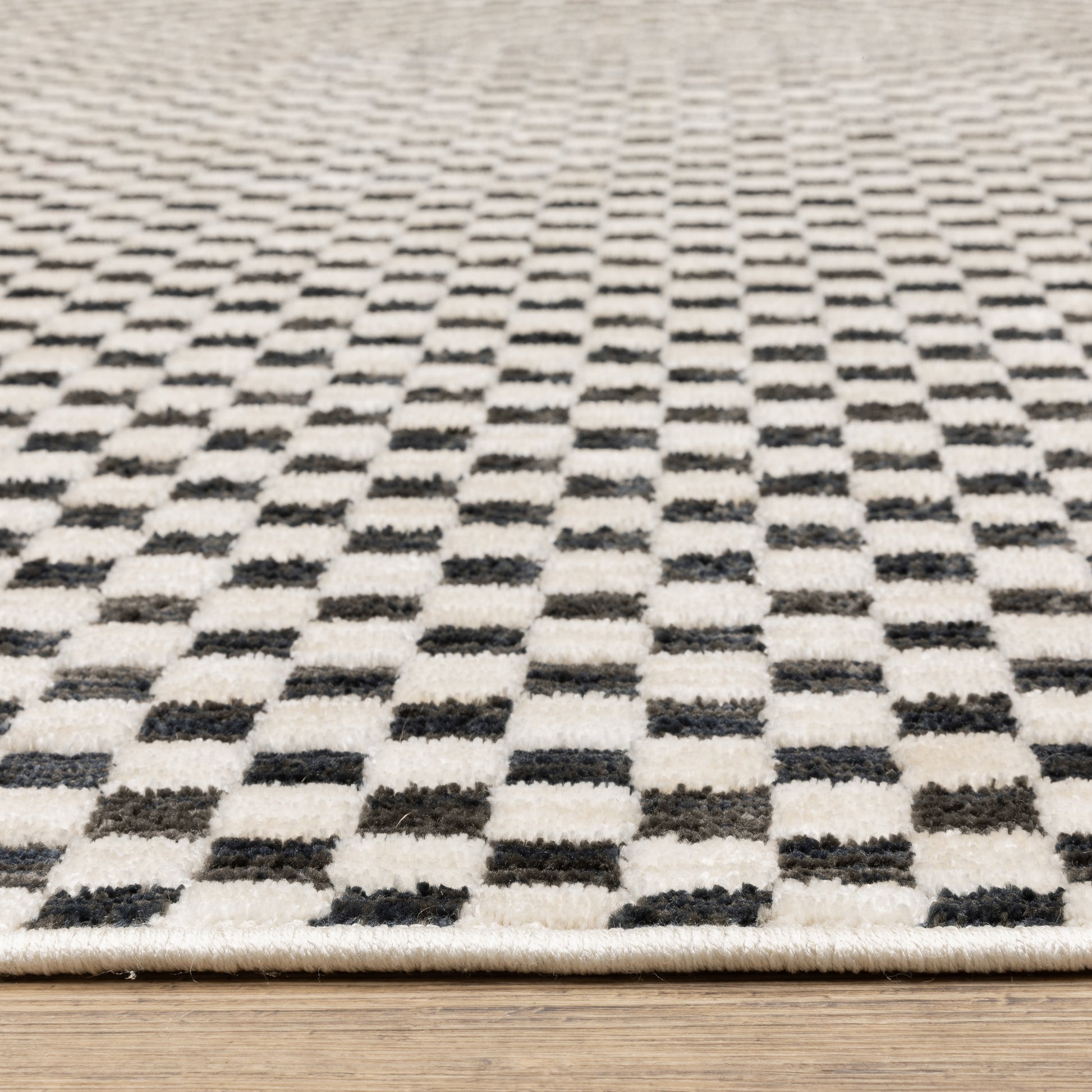 Hunter Geometric Black/ Ivory Cut Pile Rug