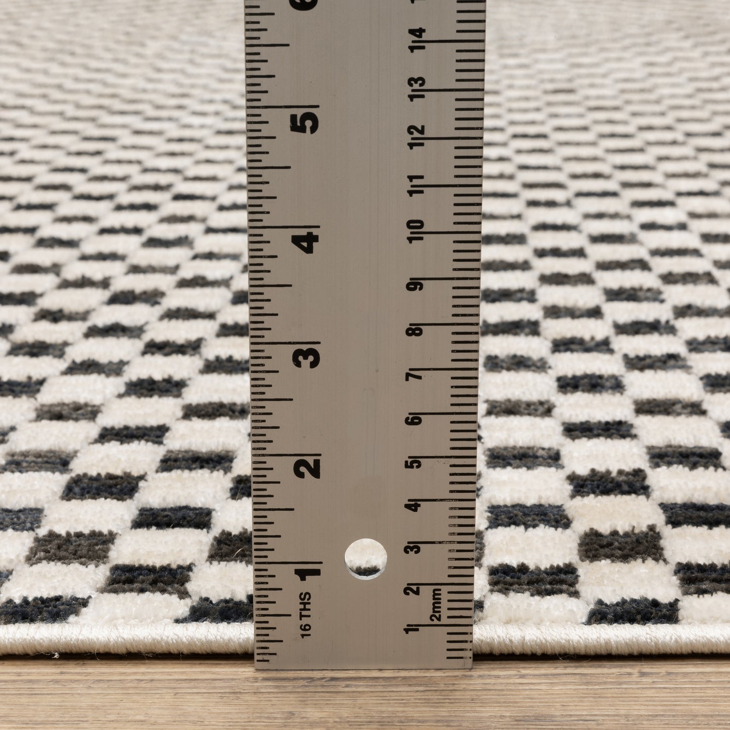 Hunter Geometric Black/ Ivory Cut Pile Rug