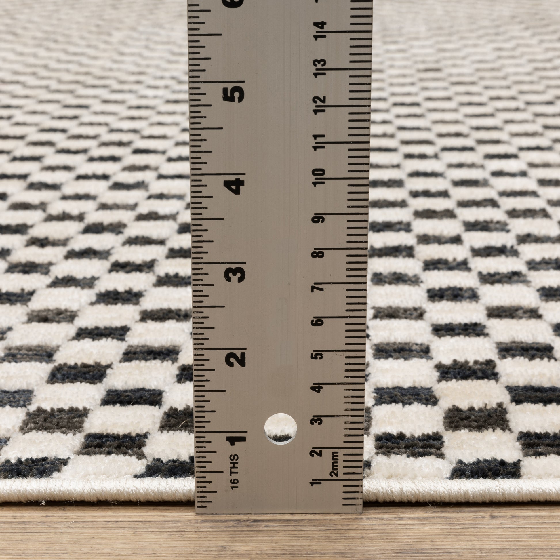 Hunter Geometric Black/ Ivory Cut Pile Rug