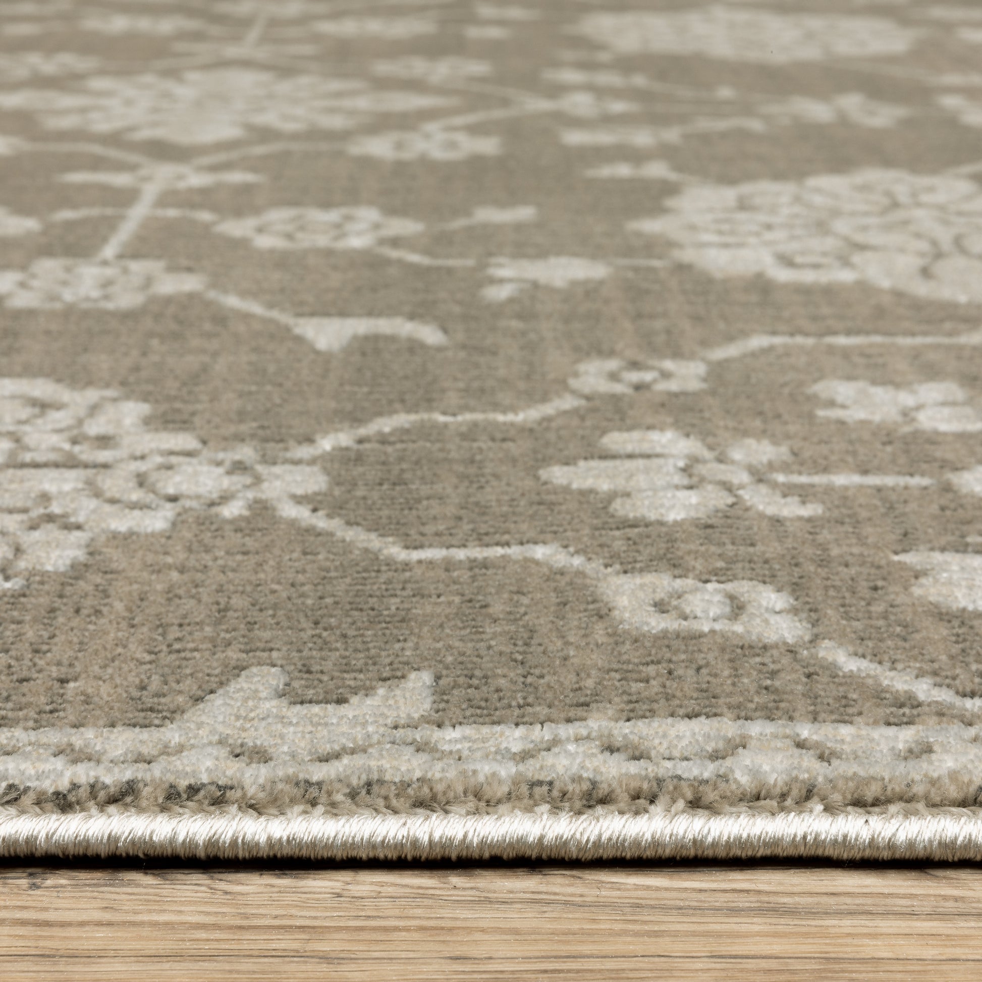 Intrigue Floral Grey/ Grey Oriental Cut Pile Rug