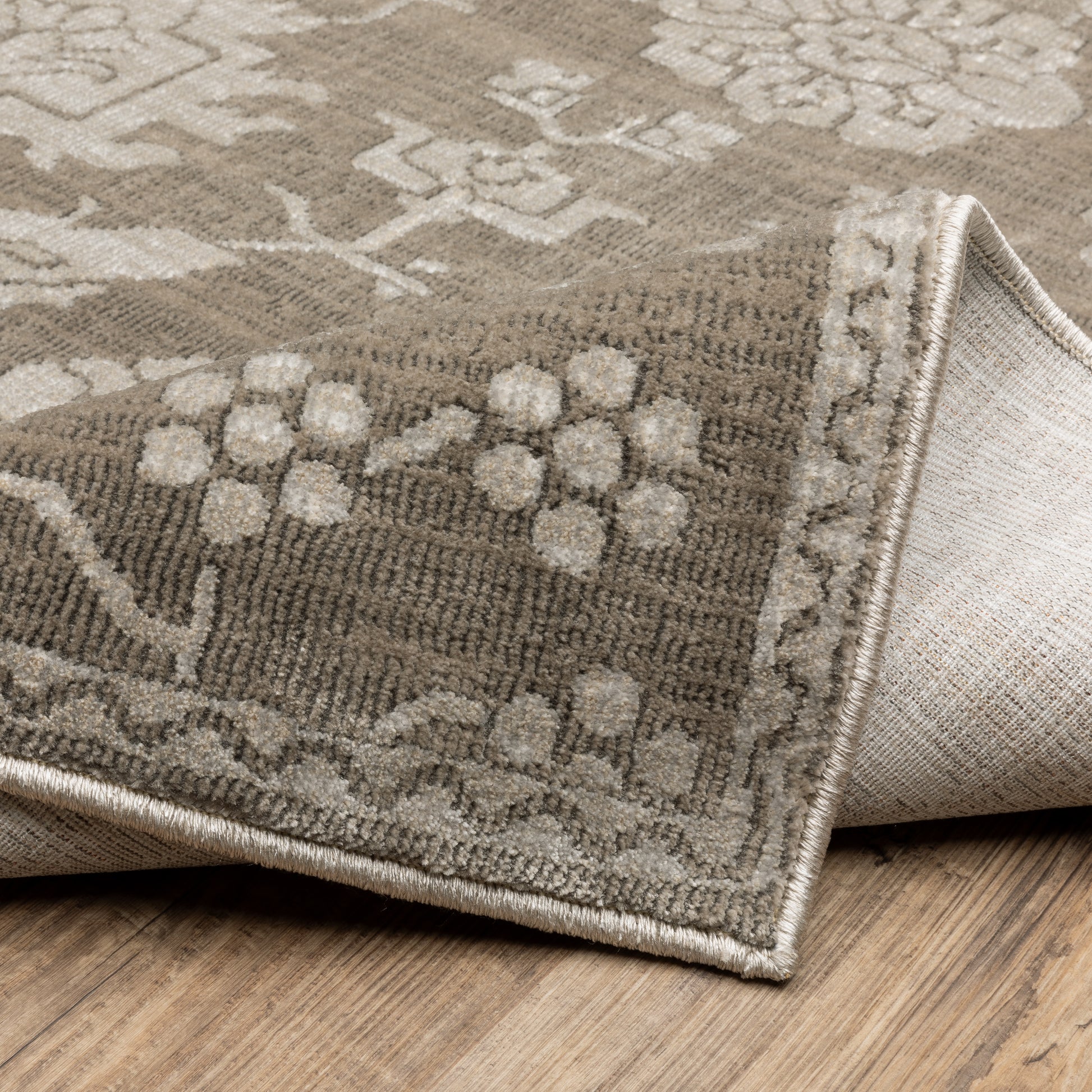 Intrigue Floral Grey/ Grey Oriental Cut Pile Rug
