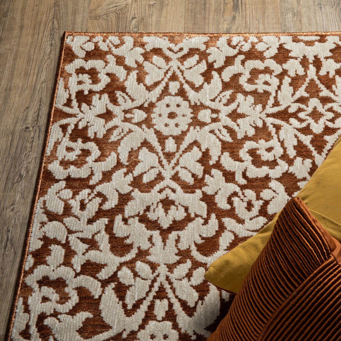 Intrigue Oriental Rust/ Ivory Cut Pile Rug