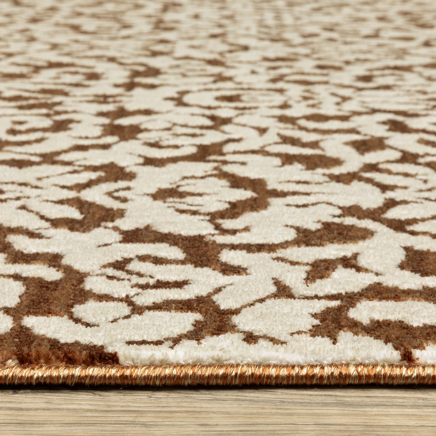 Intrigue Oriental Rust/ Ivory Cut Pile Rug