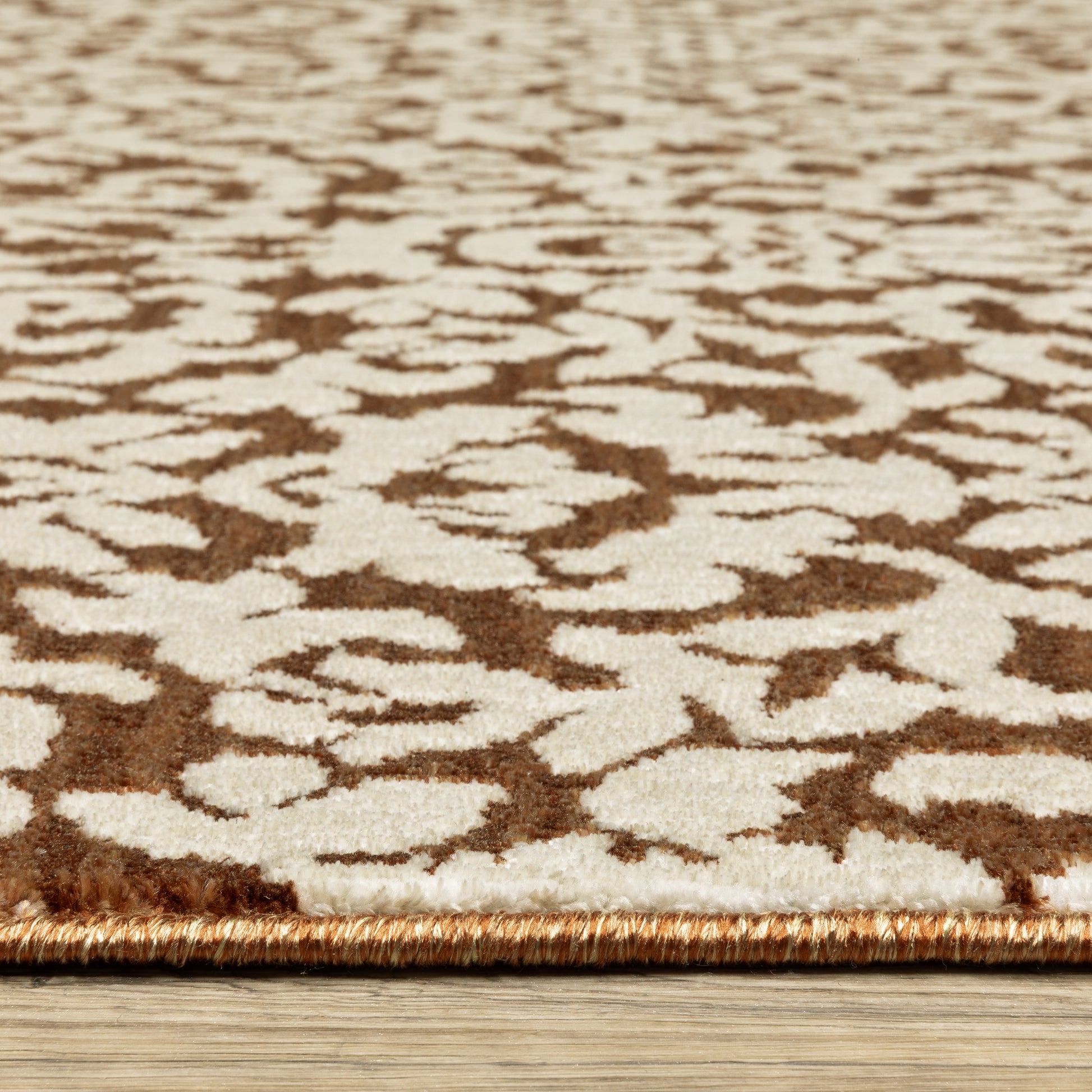 Intrigue Oriental Rust/ Ivory Cut Pile Rug