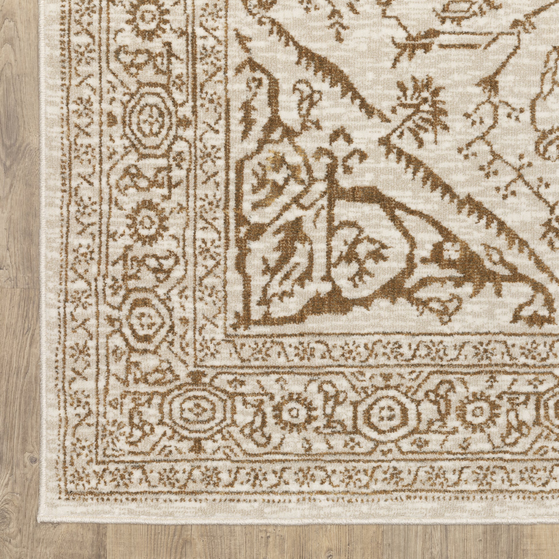 Intrigue Medallion Ivory/ Gold Oriental Cut Pile Rug