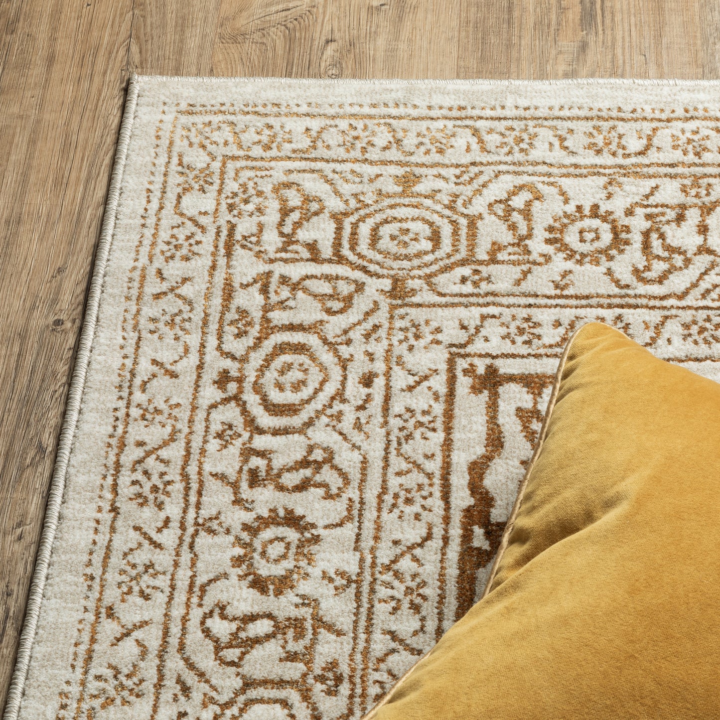 Intrigue Medallion Ivory/ Gold Oriental Cut Pile Rug