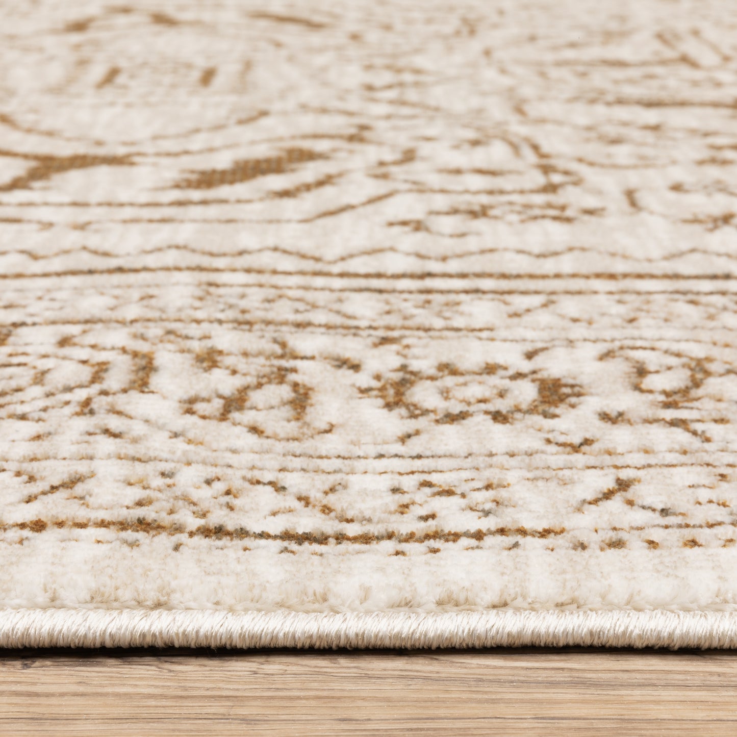 Intrigue Medallion Ivory/ Gold Oriental Cut Pile Rug