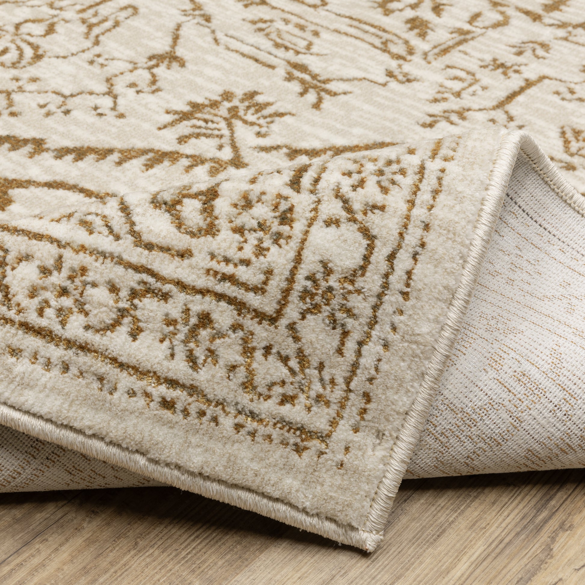 Intrigue Medallion Ivory/ Gold Oriental Cut Pile Rug