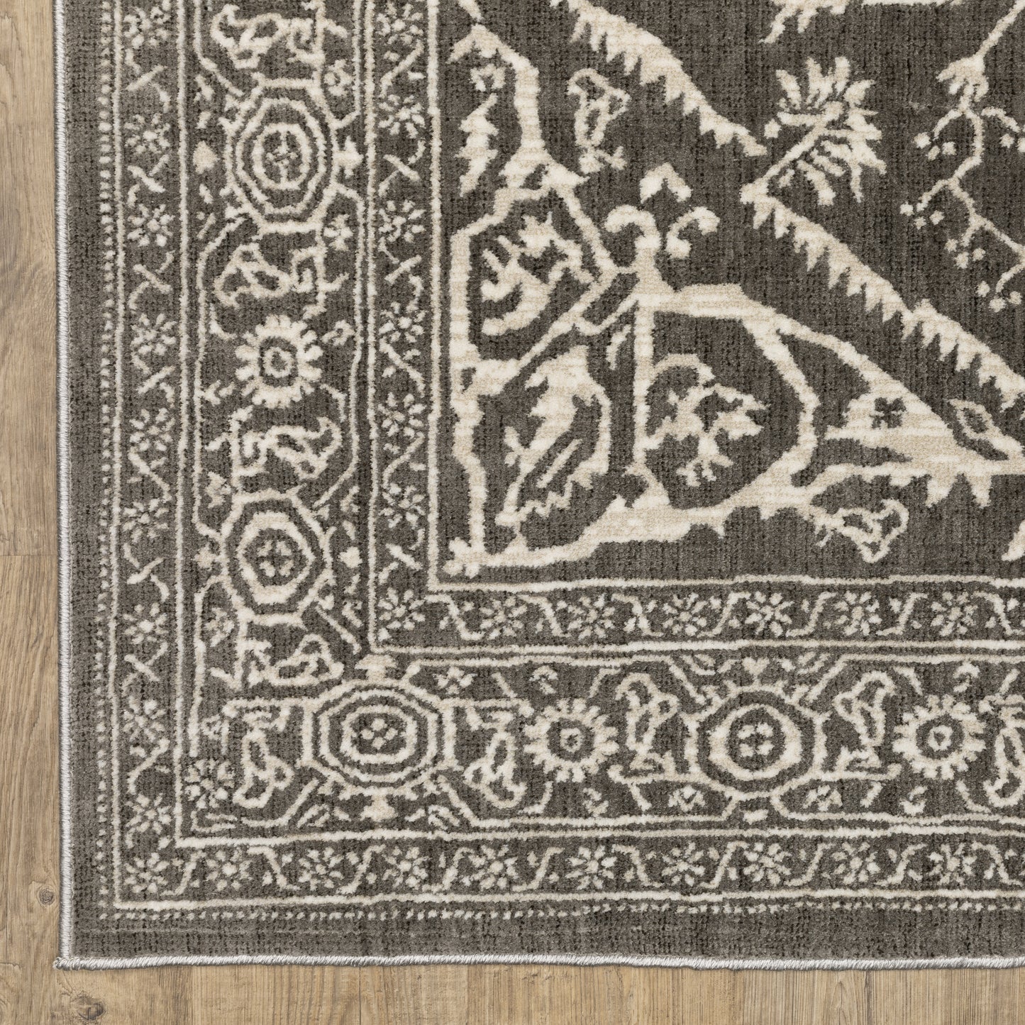 Intrigue Medallion Grey/ Ivory Oriental Cut Pile Rug