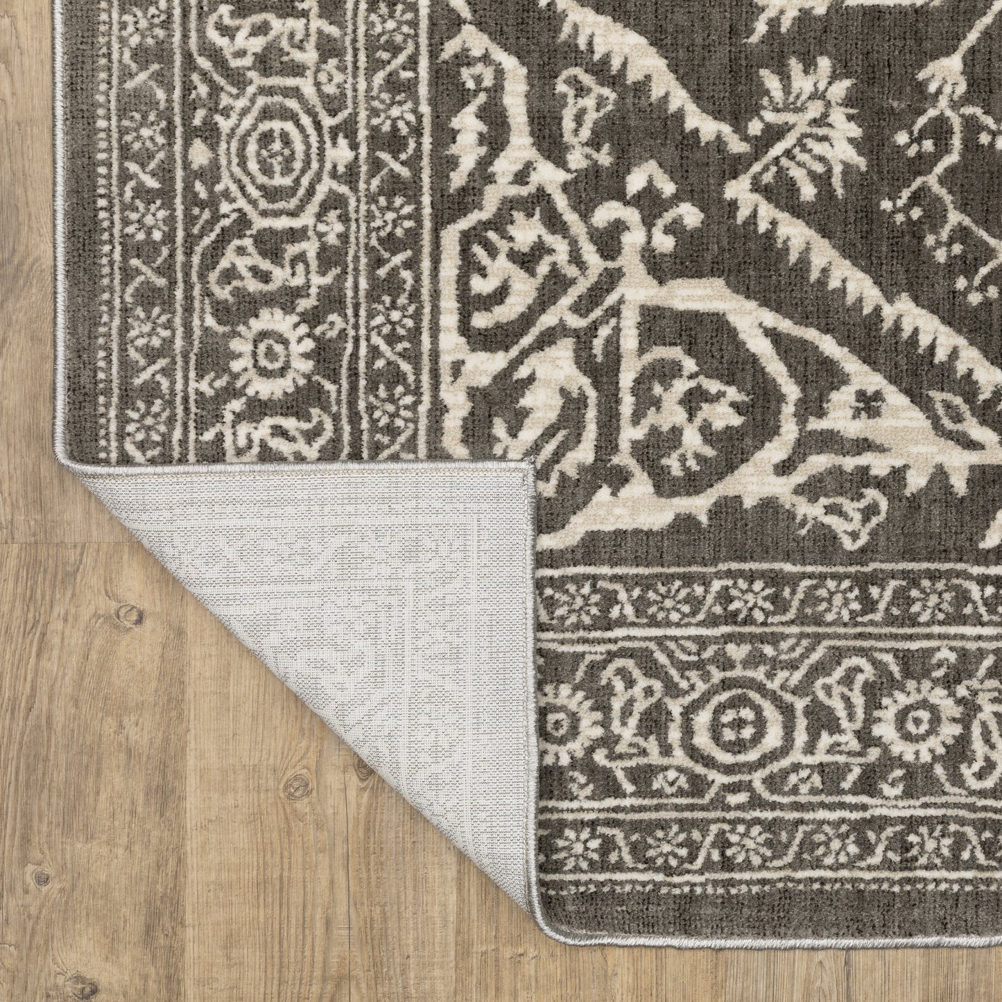 Intrigue Medallion Grey/ Ivory Oriental Cut Pile Rug