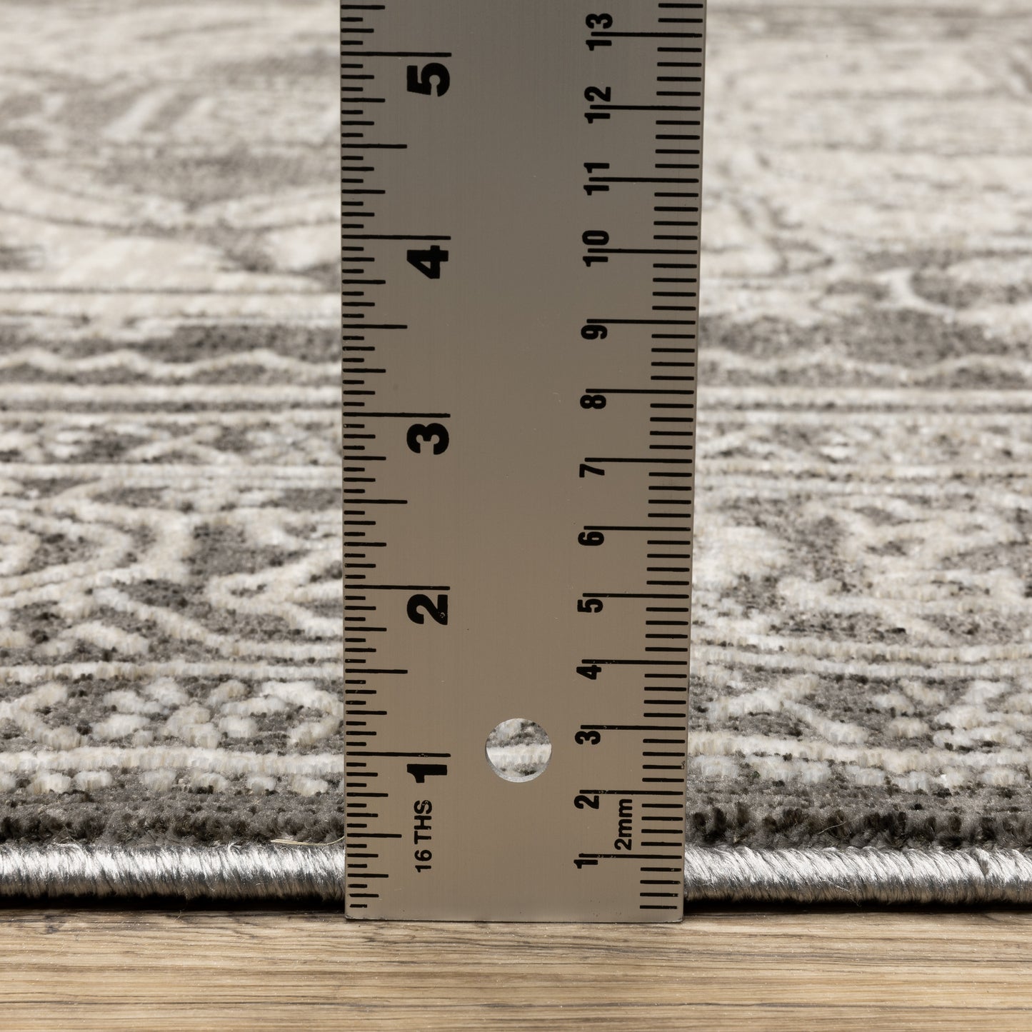 Intrigue Medallion Grey/ Ivory Oriental Cut Pile Rug