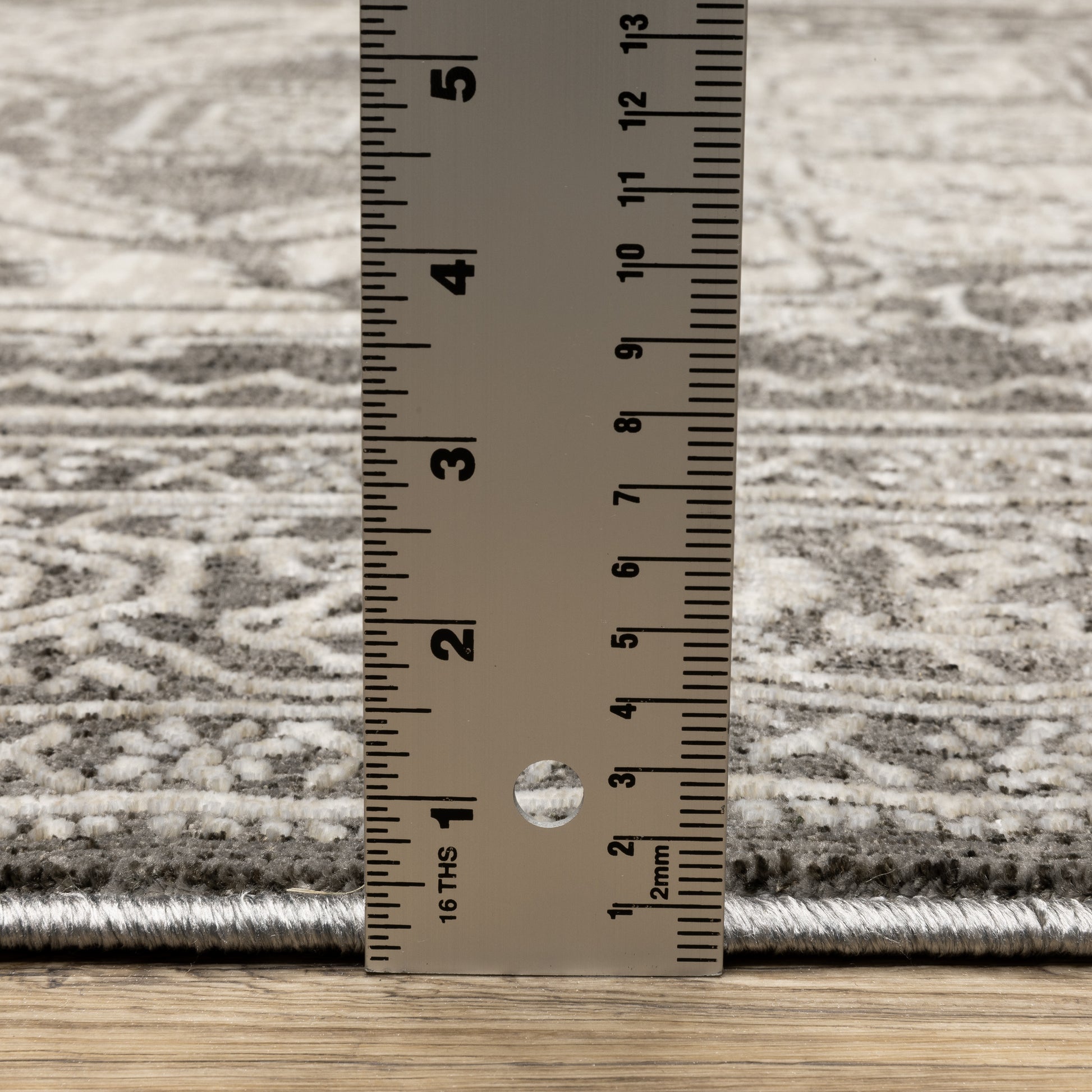 Intrigue Medallion Grey/ Ivory Oriental Cut Pile Rug