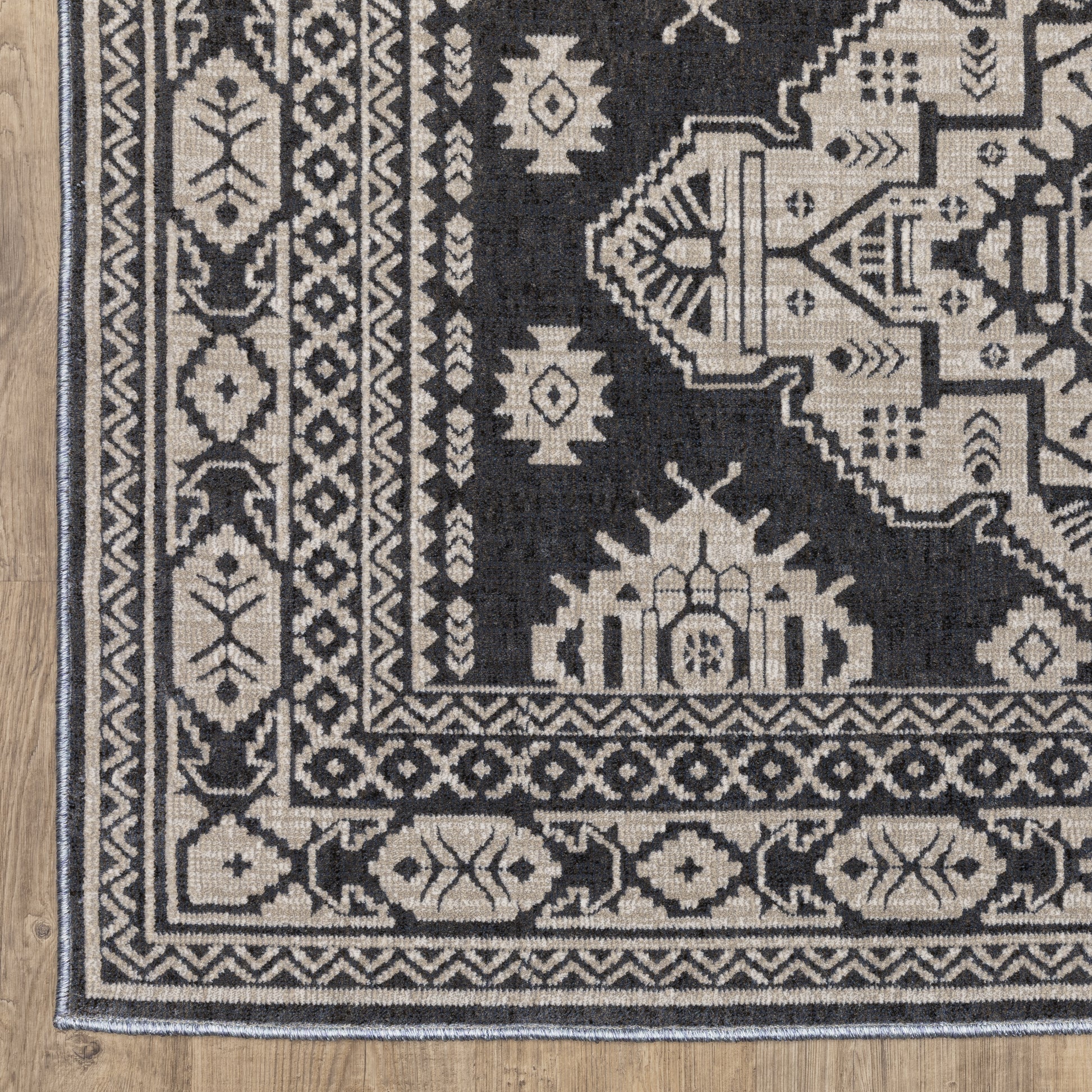 Intrigue Medallion Blue/ Beige Oriental Cut Pile Rug