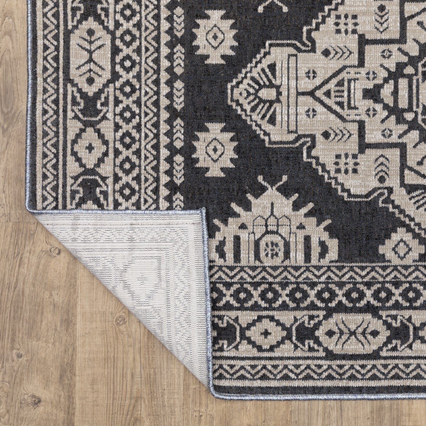 Intrigue Medallion Blue/ Beige Oriental Cut Pile Rug