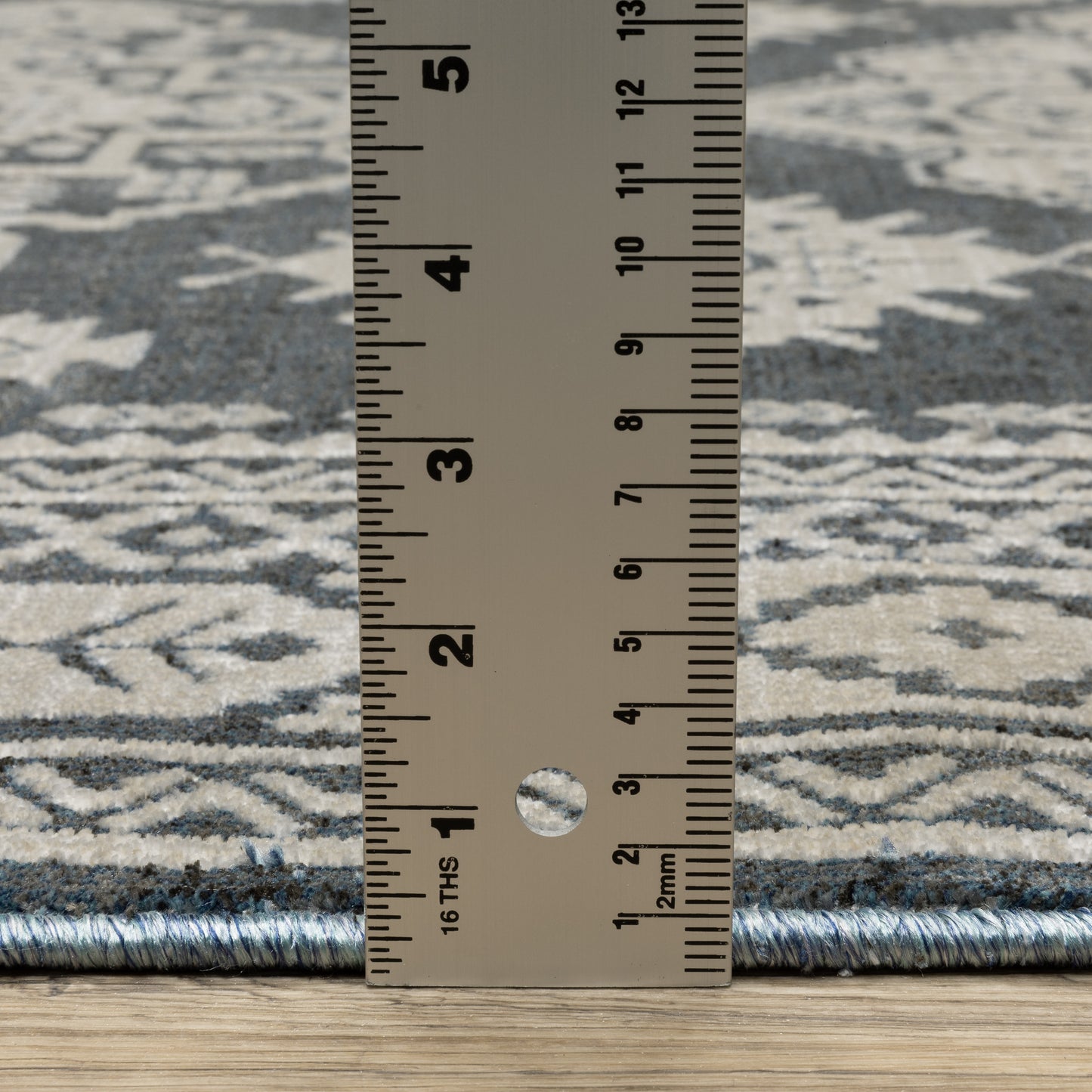 Intrigue Medallion Blue/ Beige Oriental Cut Pile Rug
