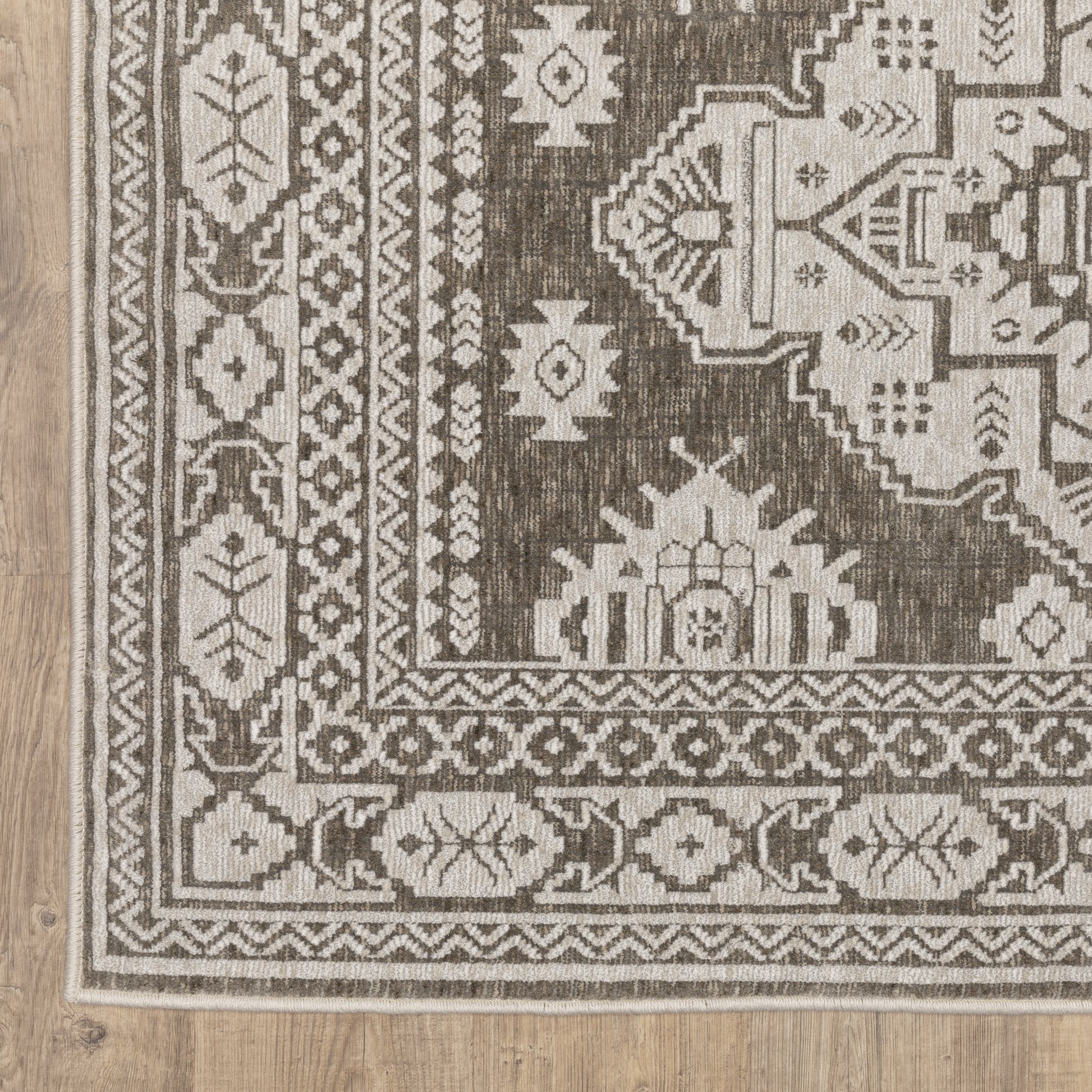 Intrigue Medallion Grey/ Grey Oriental Cut Pile Rug