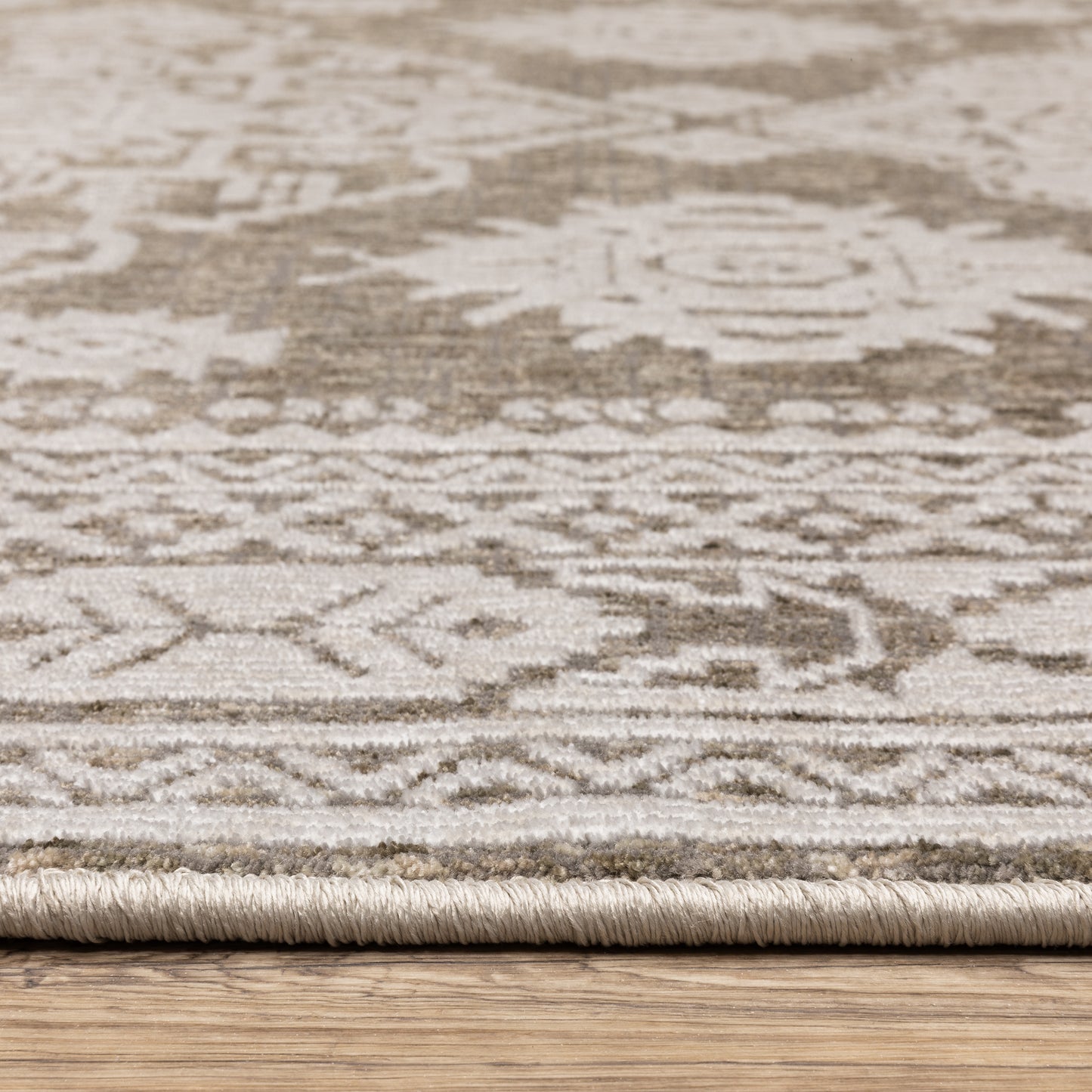 Intrigue Medallion Grey/ Grey Oriental Cut Pile Rug
