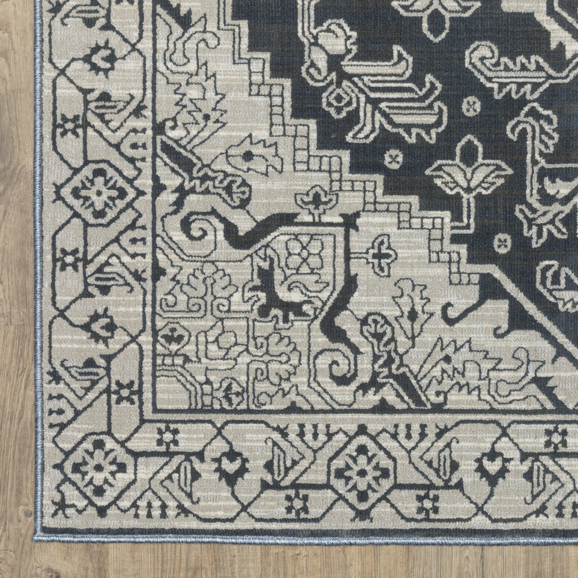 Intrigue Medallion Blue/ Beige Oriental Cut Pile Rug