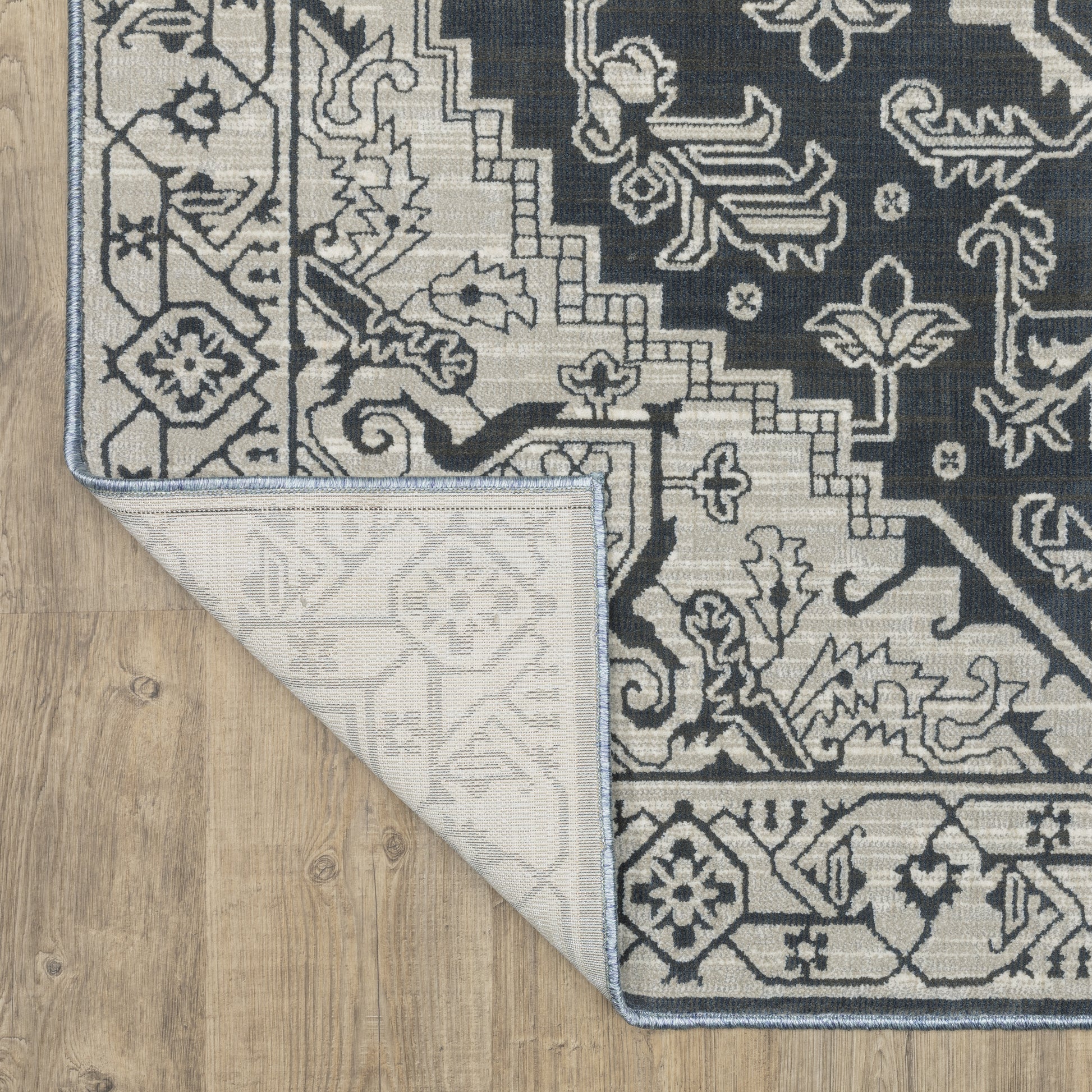 Intrigue Medallion Blue/ Beige Oriental Cut Pile Rug