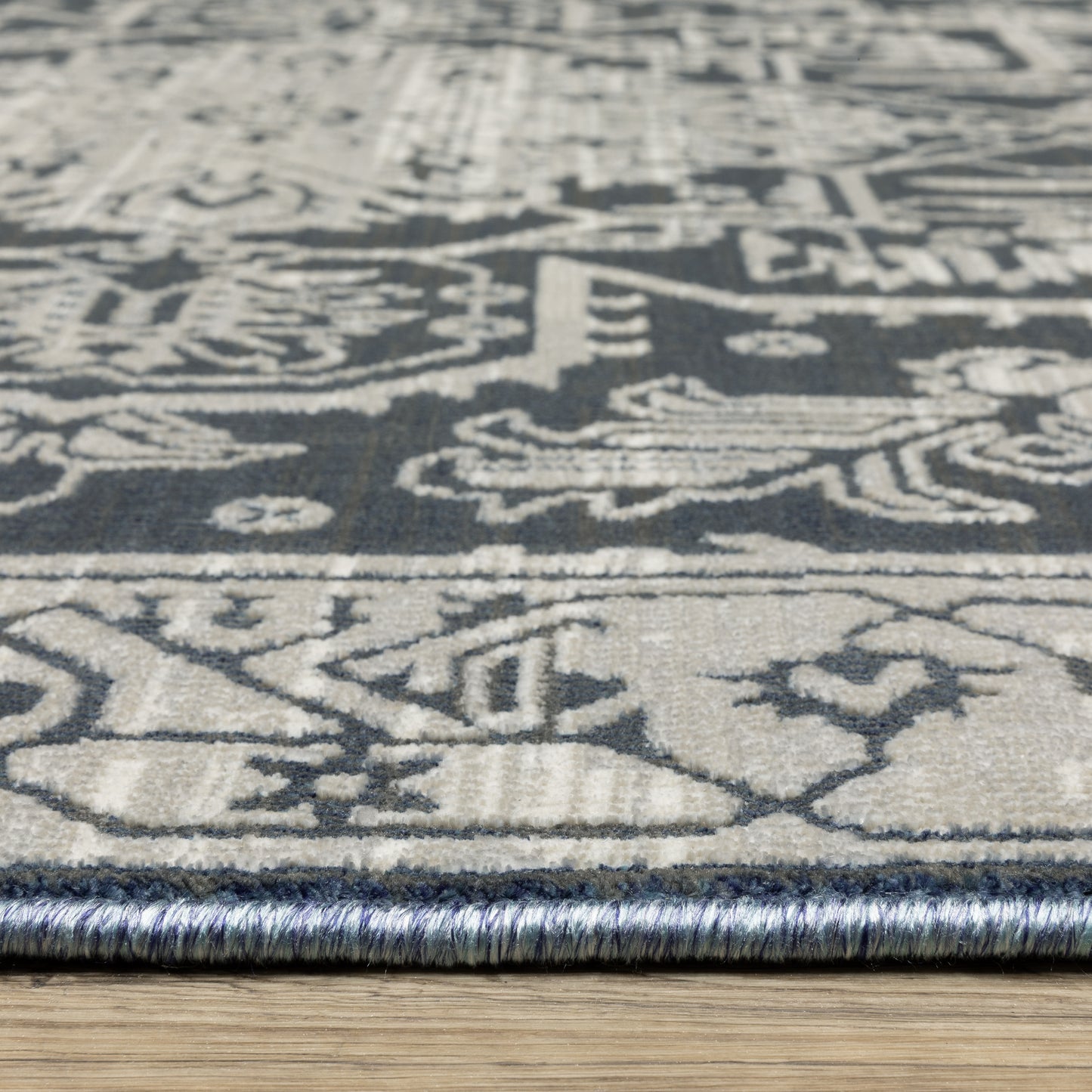 Intrigue Medallion Blue/ Beige Oriental Cut Pile Rug