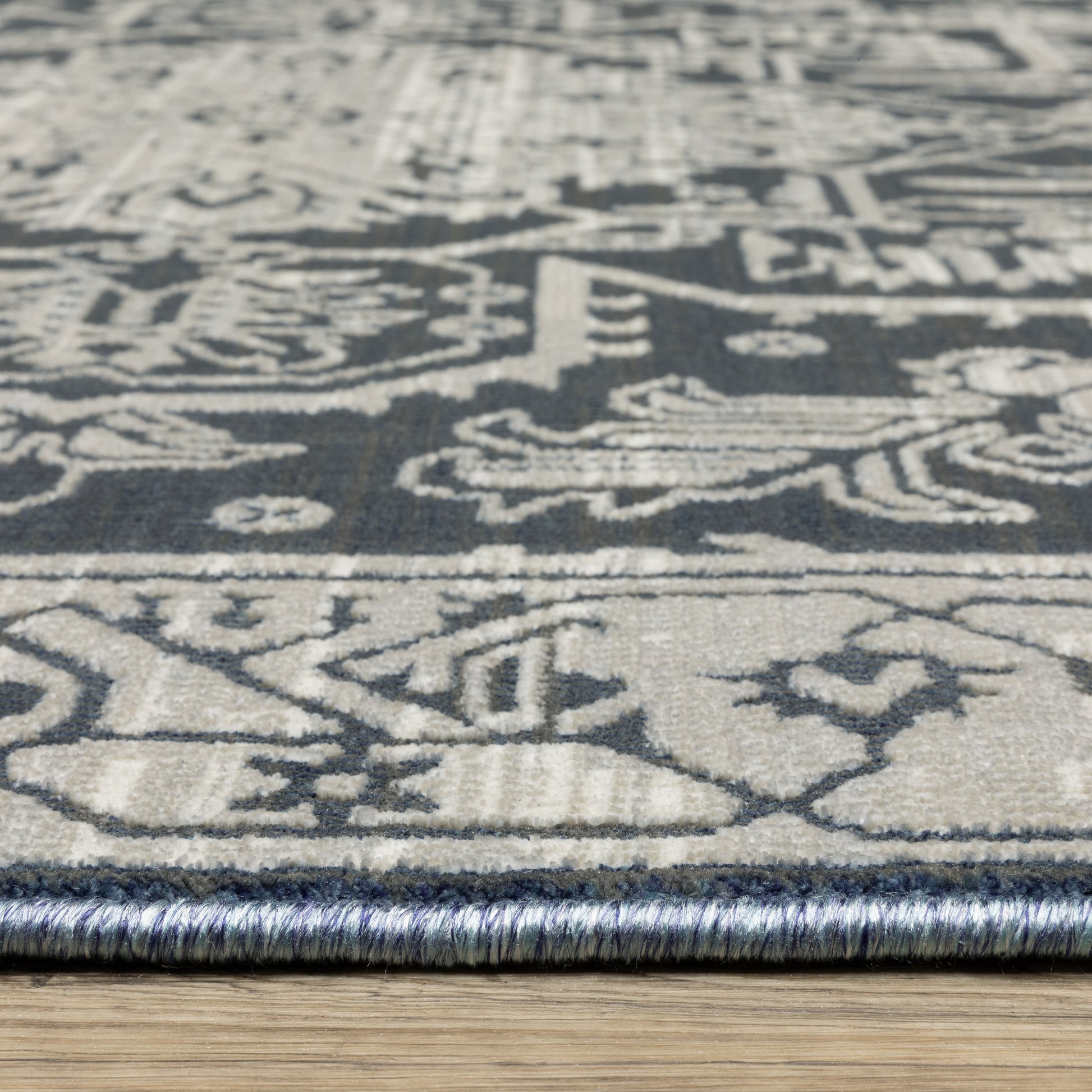 Intrigue Medallion Blue/ Beige Oriental Cut Pile Rug