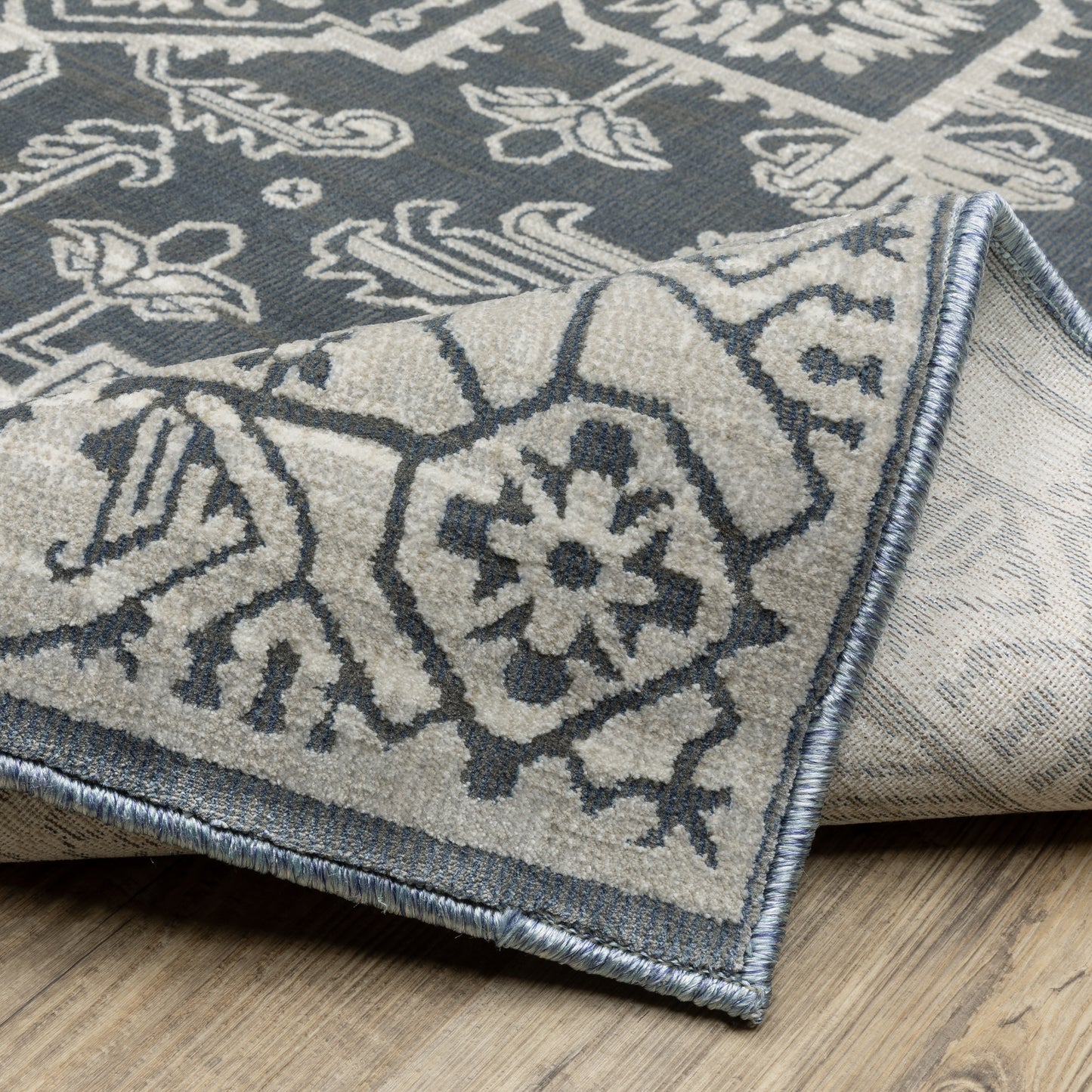 Intrigue Medallion Blue/ Beige Oriental Cut Pile Rug