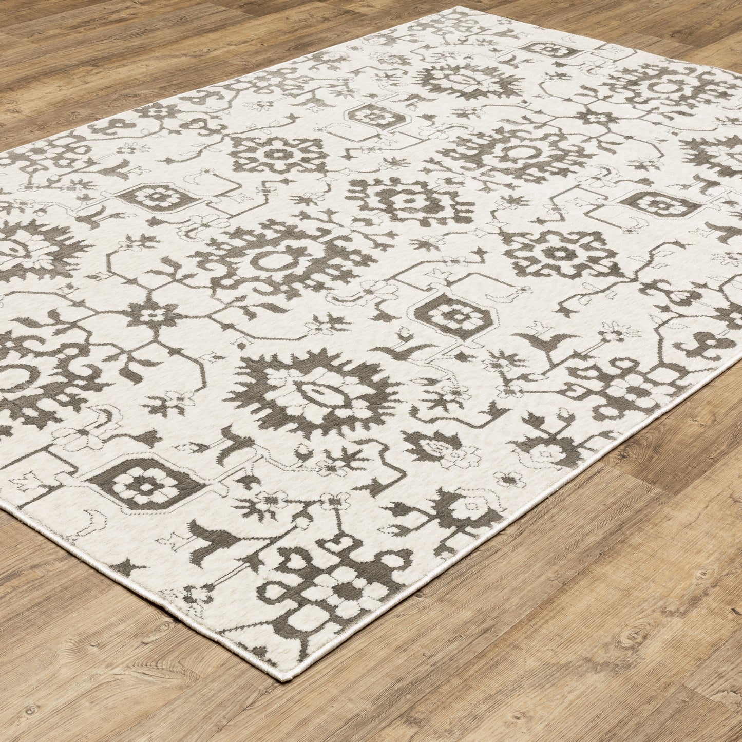 Intrigue Floral Ivory/ Grey Oriental Cut Pile Rug