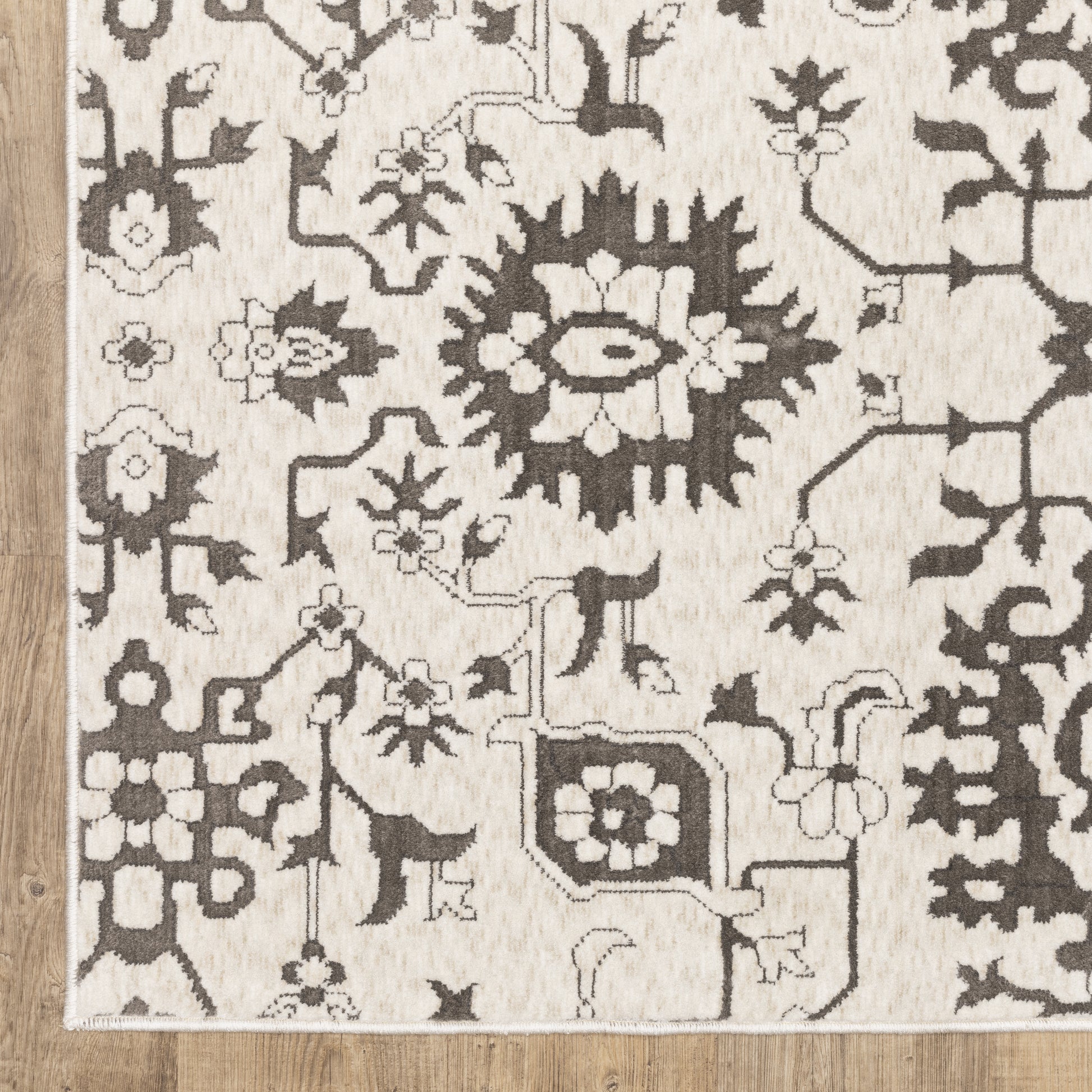 Intrigue Floral Ivory/ Grey Oriental Cut Pile Rug