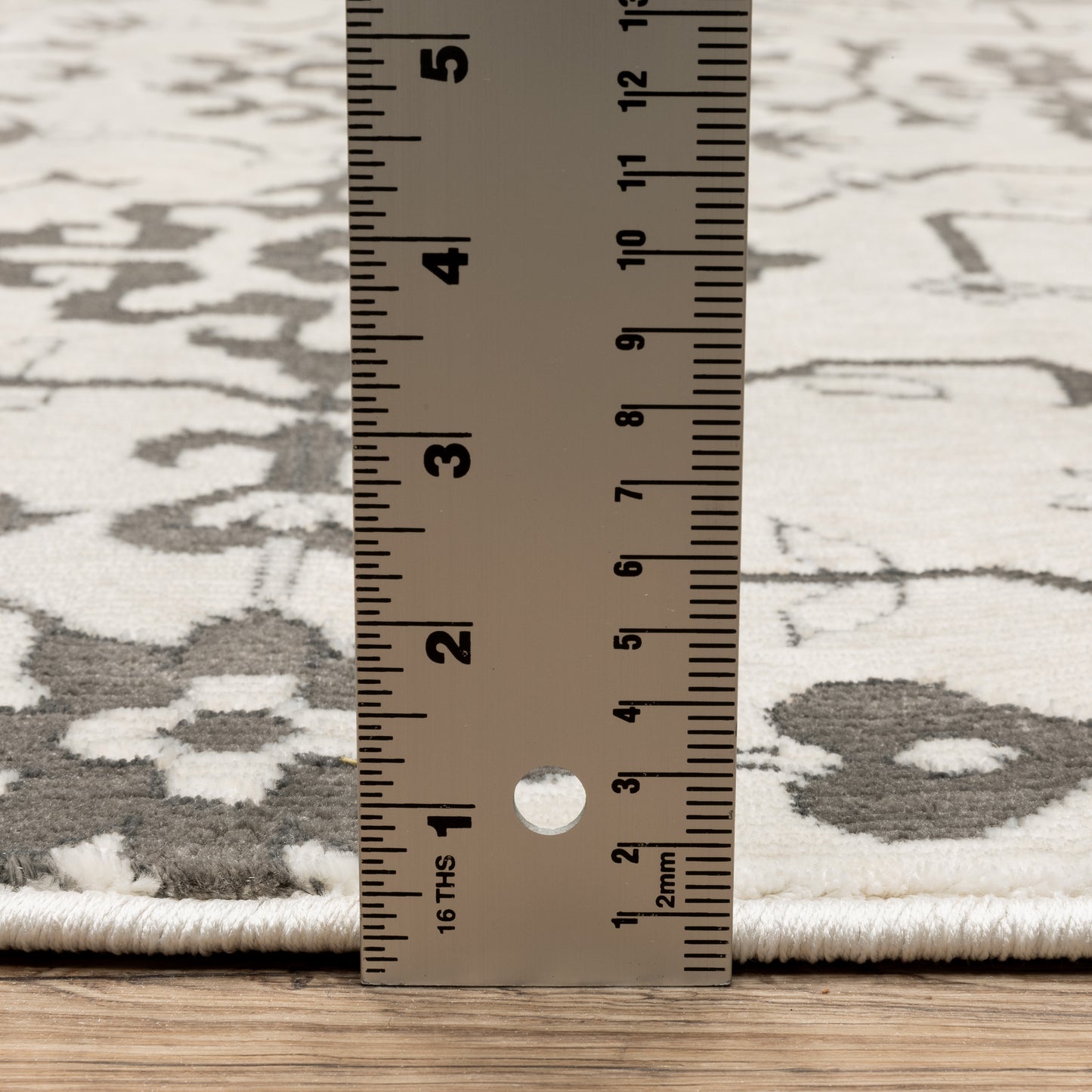 Intrigue Floral Ivory/ Grey Oriental Cut Pile Rug