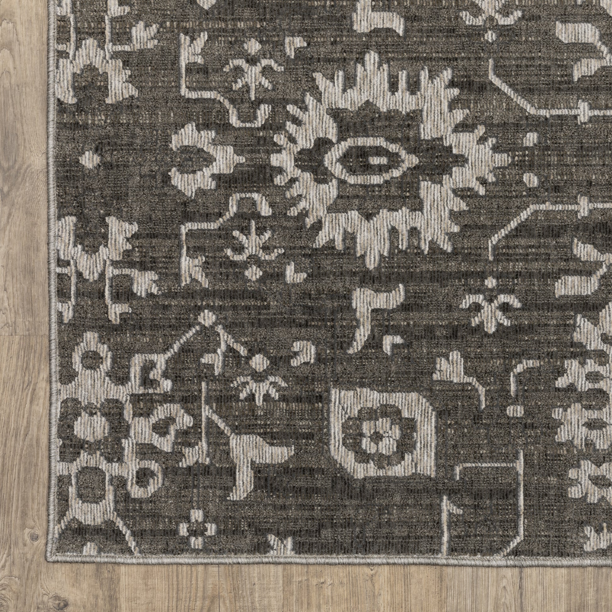 Intrigue Floral Grey/ Beige Oriental Cut Pile Rug