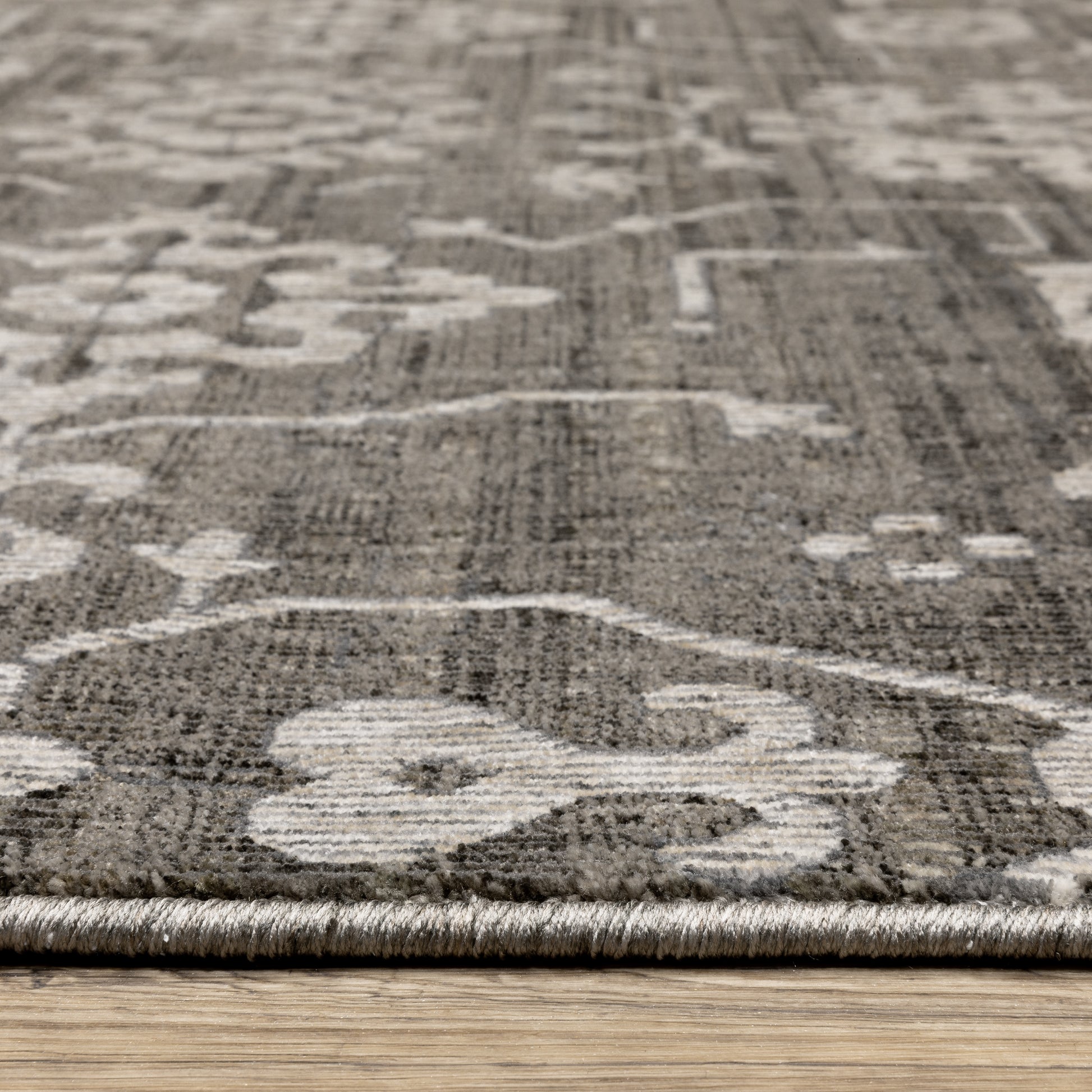 Intrigue Floral Grey/ Beige Oriental Cut Pile Rug