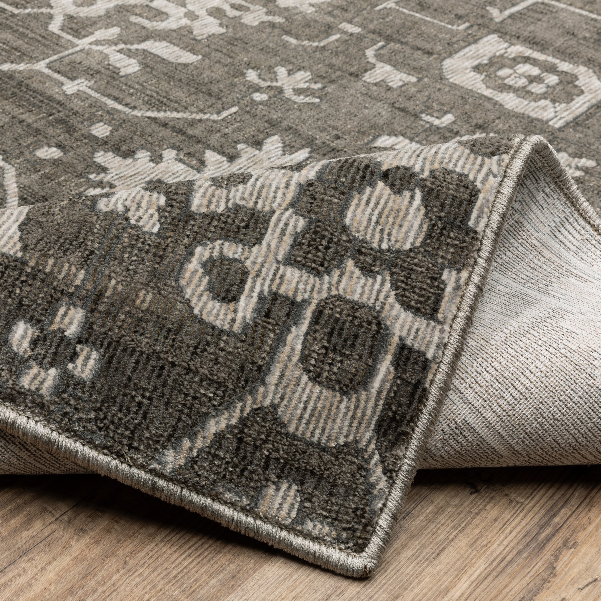Intrigue Floral Grey/ Beige Oriental Cut Pile Rug