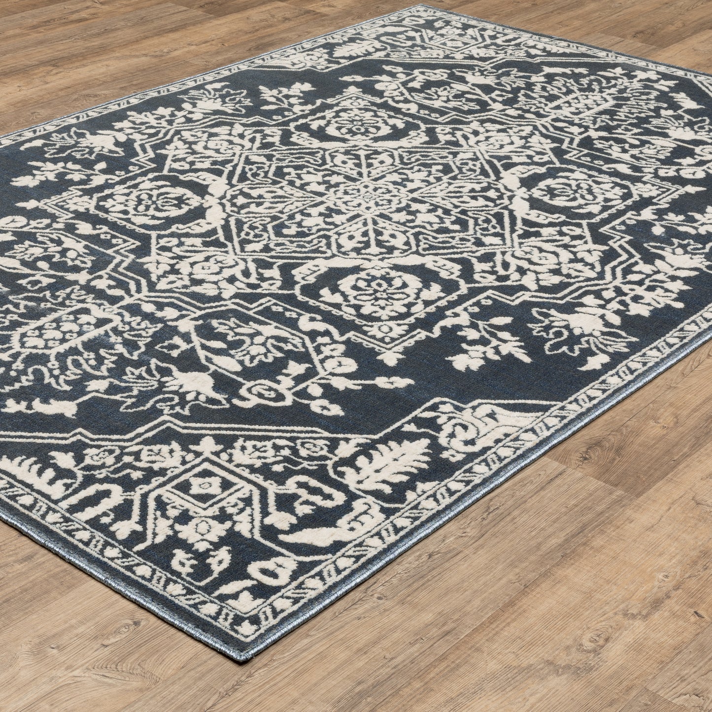 Intrigue Medallion Blue/ Ivory Oriental Cut Pile Rug