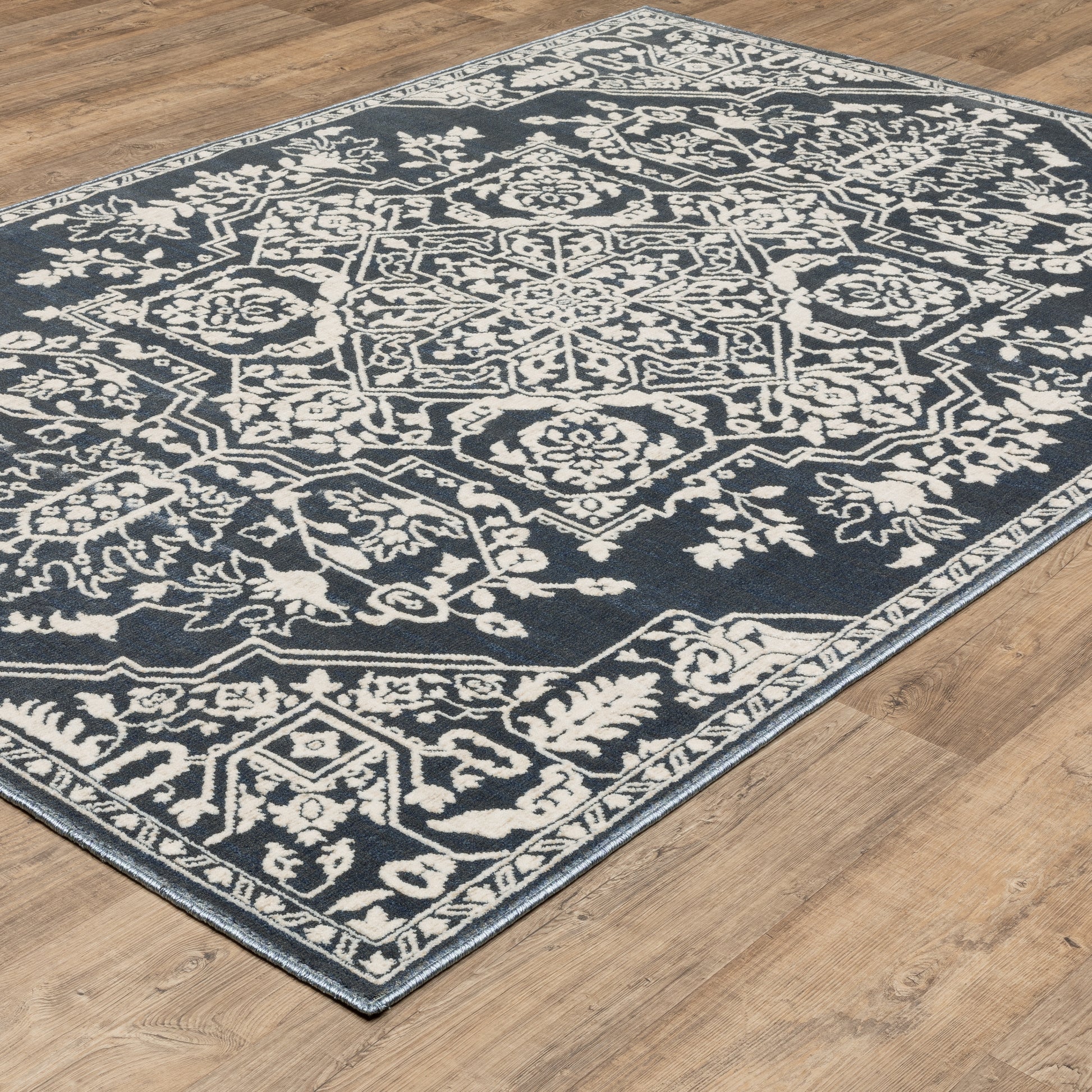 Intrigue Medallion Blue/ Ivory Oriental Cut Pile Rug