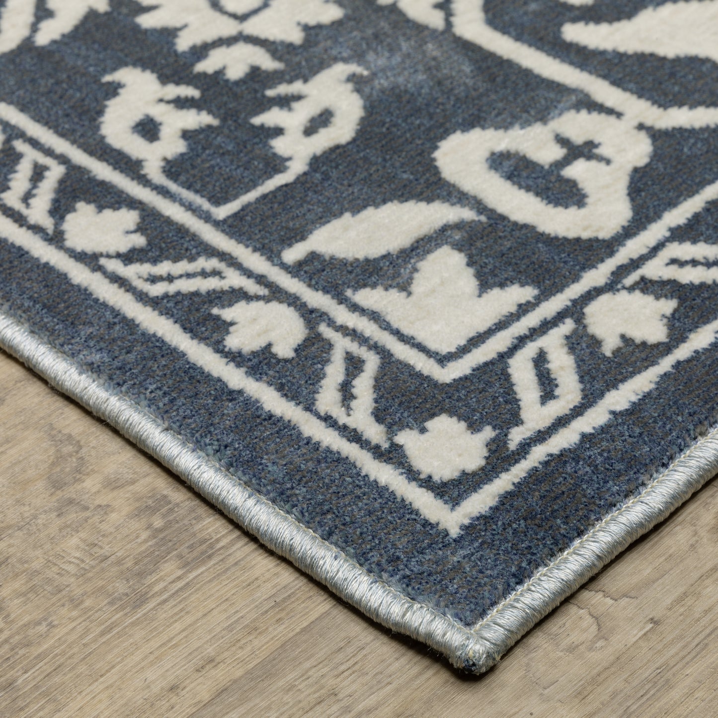 Intrigue INT10 Blue Medallion Rug