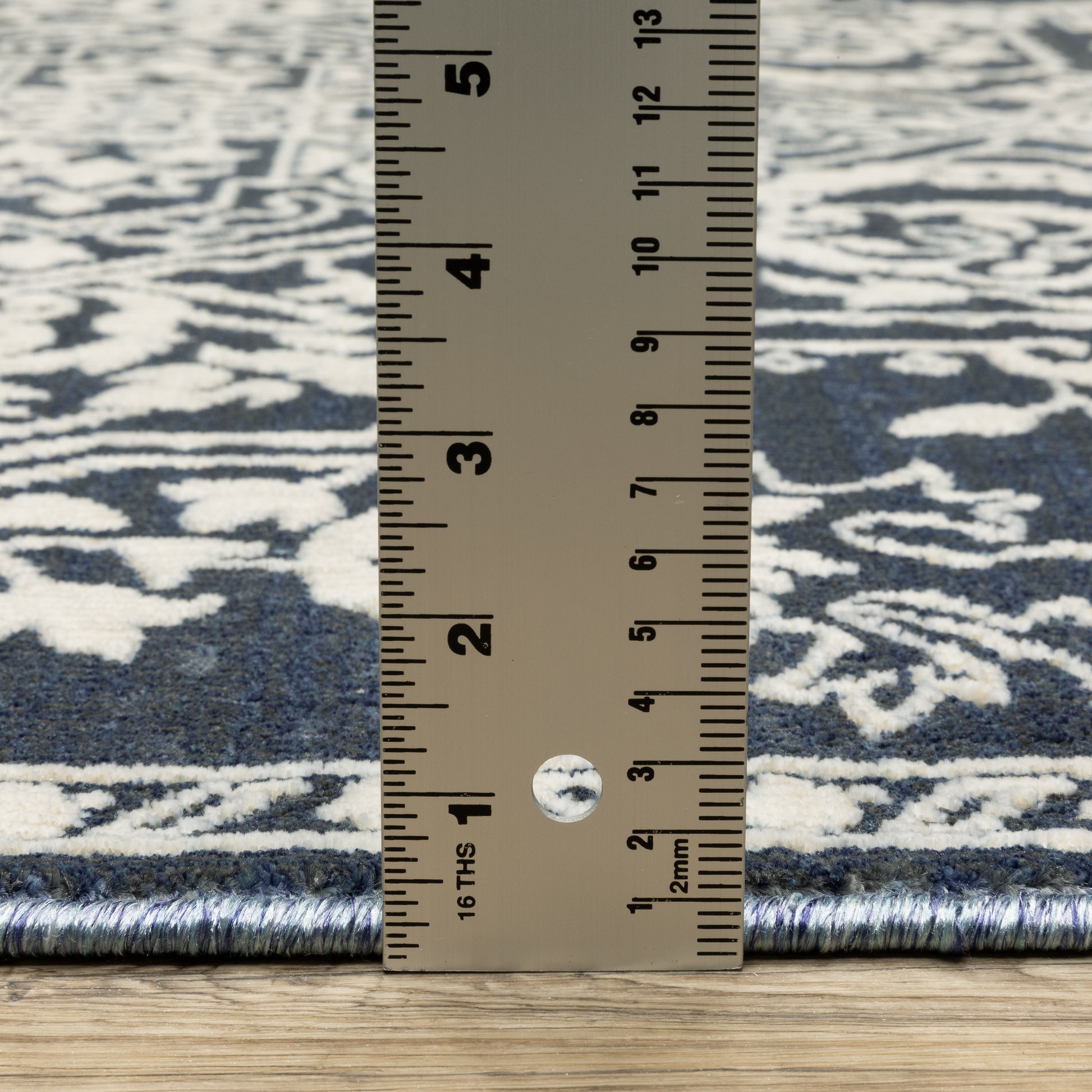 Intrigue Medallion Blue/ Ivory Oriental Cut Pile Rug
