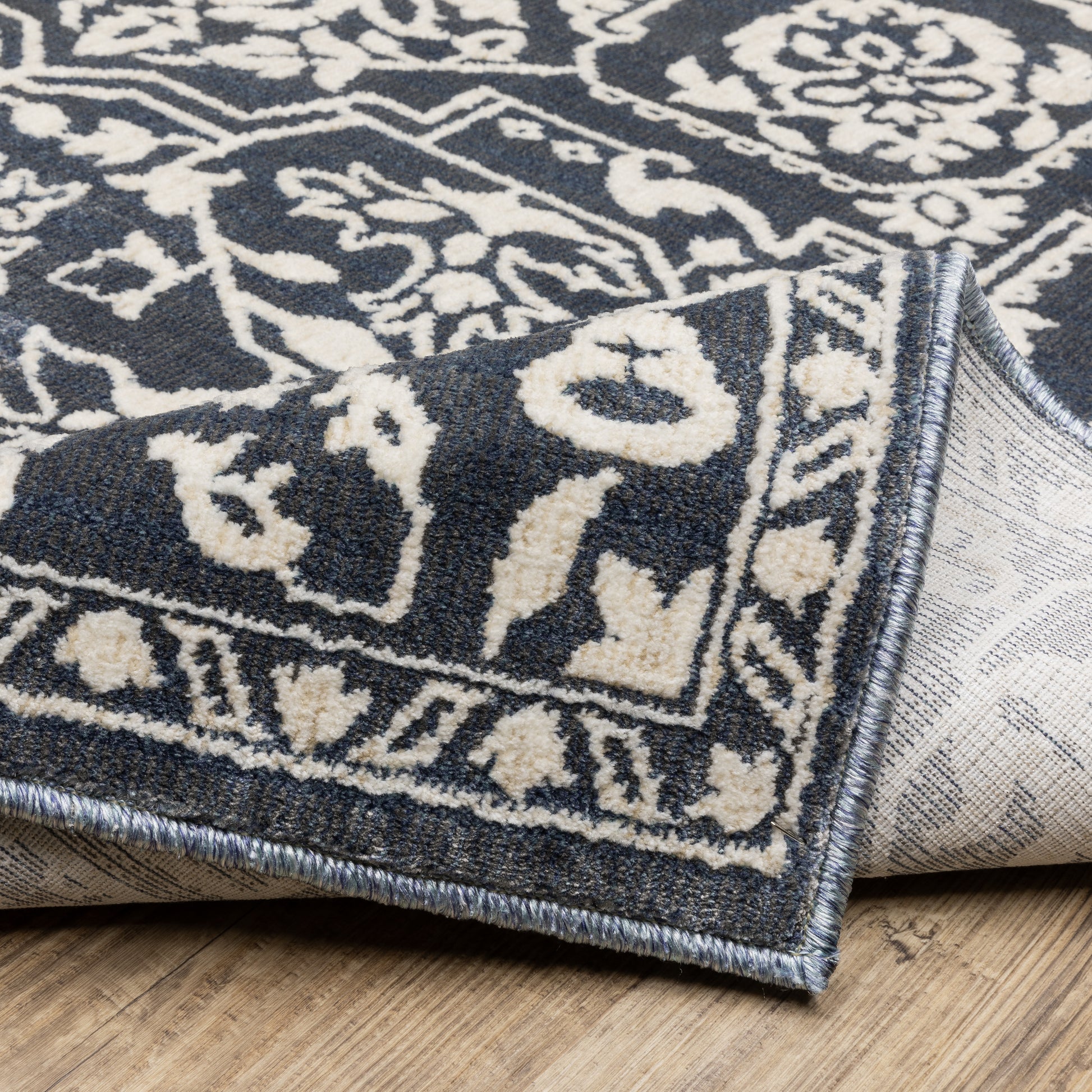 Intrigue Medallion Blue/ Ivory Oriental Cut Pile Rug