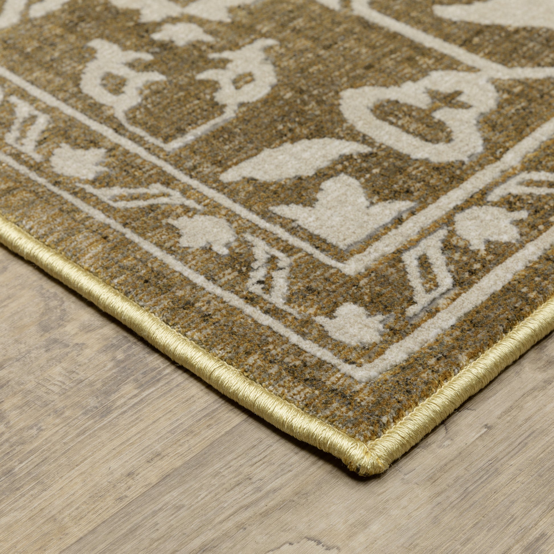 Intrigue INT11 Gold Medallion Rug
