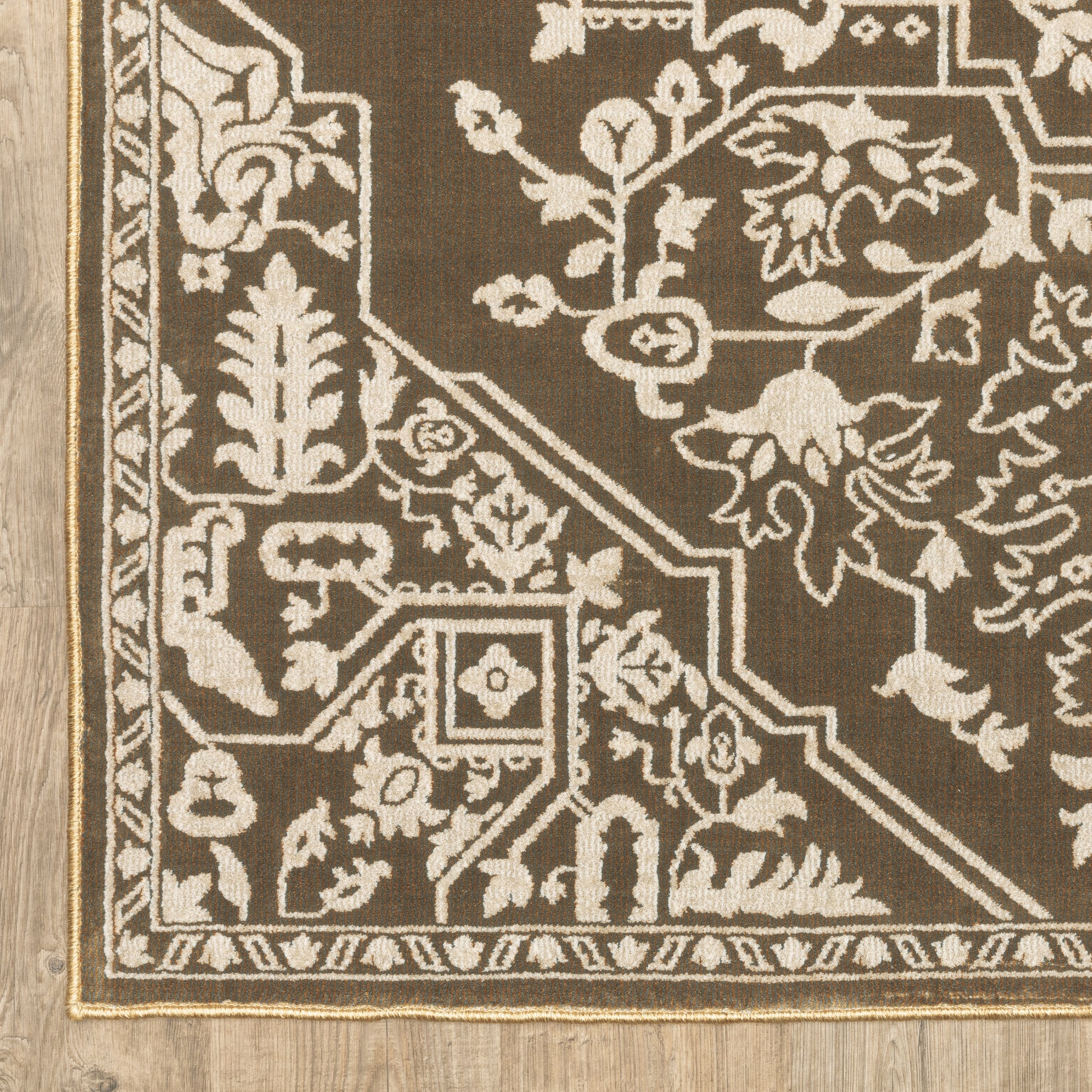 Intrigue Medallion Gold/ Beige Oriental Cut Pile Rug
