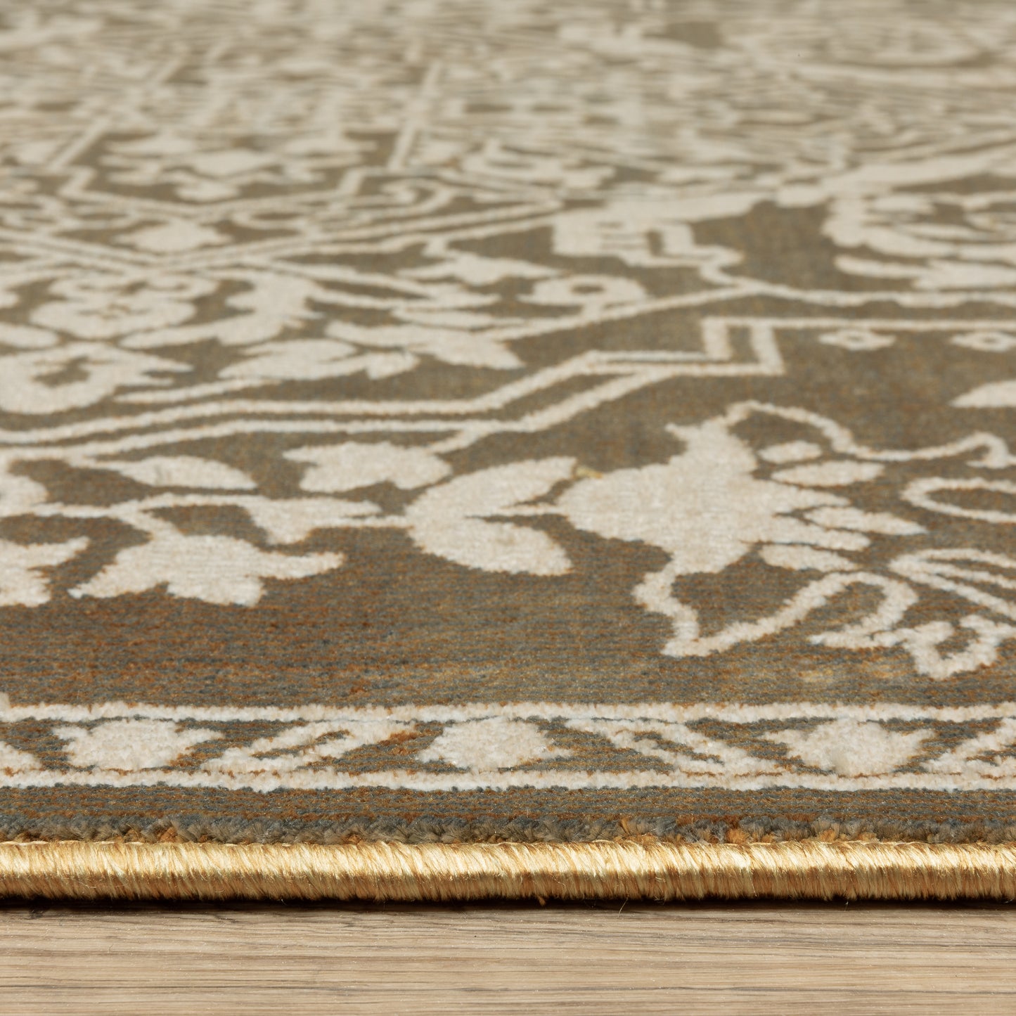 Intrigue Medallion Gold/ Beige Oriental Cut Pile Rug