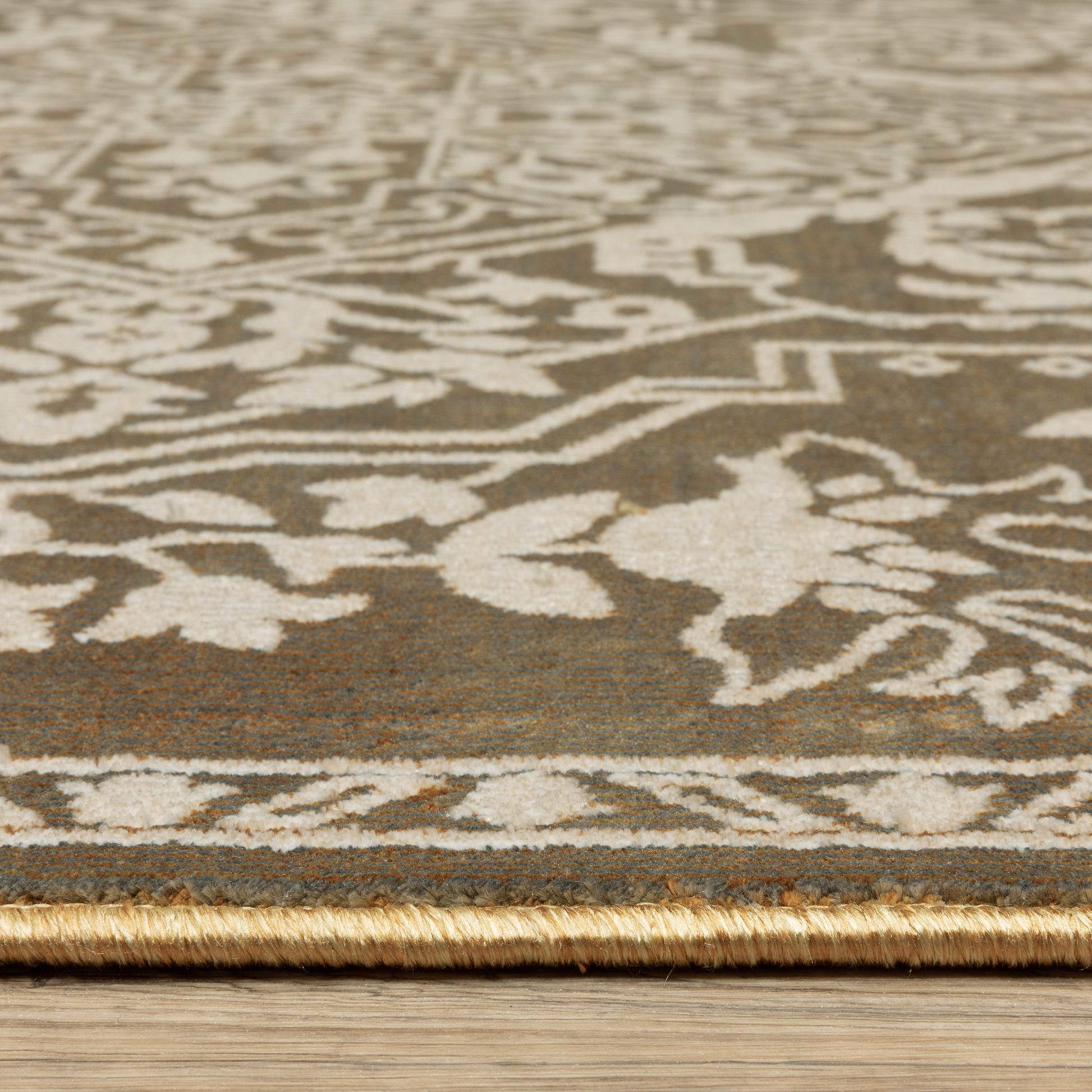 Intrigue Medallion Gold/ Beige Oriental Cut Pile Rug