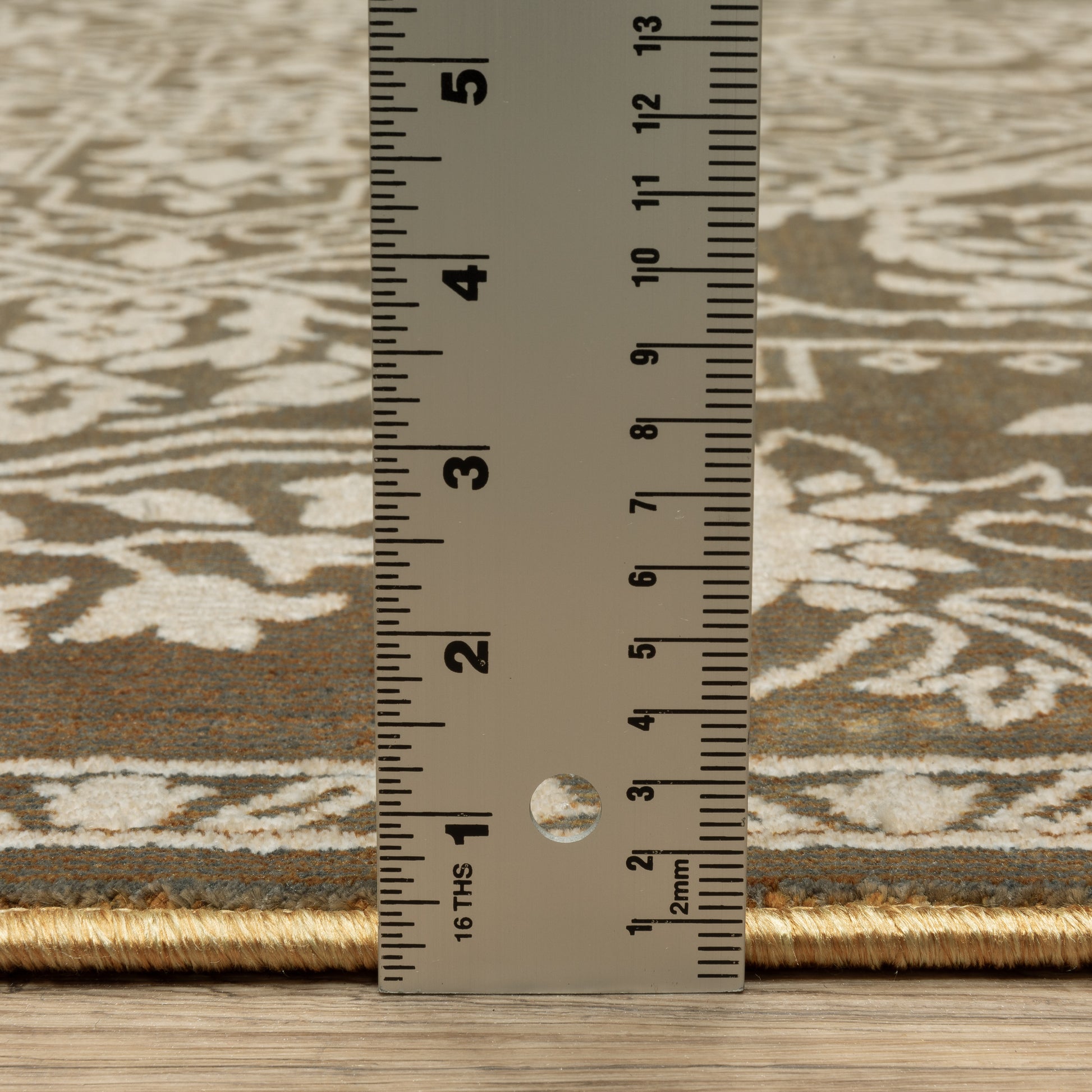 Intrigue Medallion Gold/ Beige Oriental Cut Pile Rug