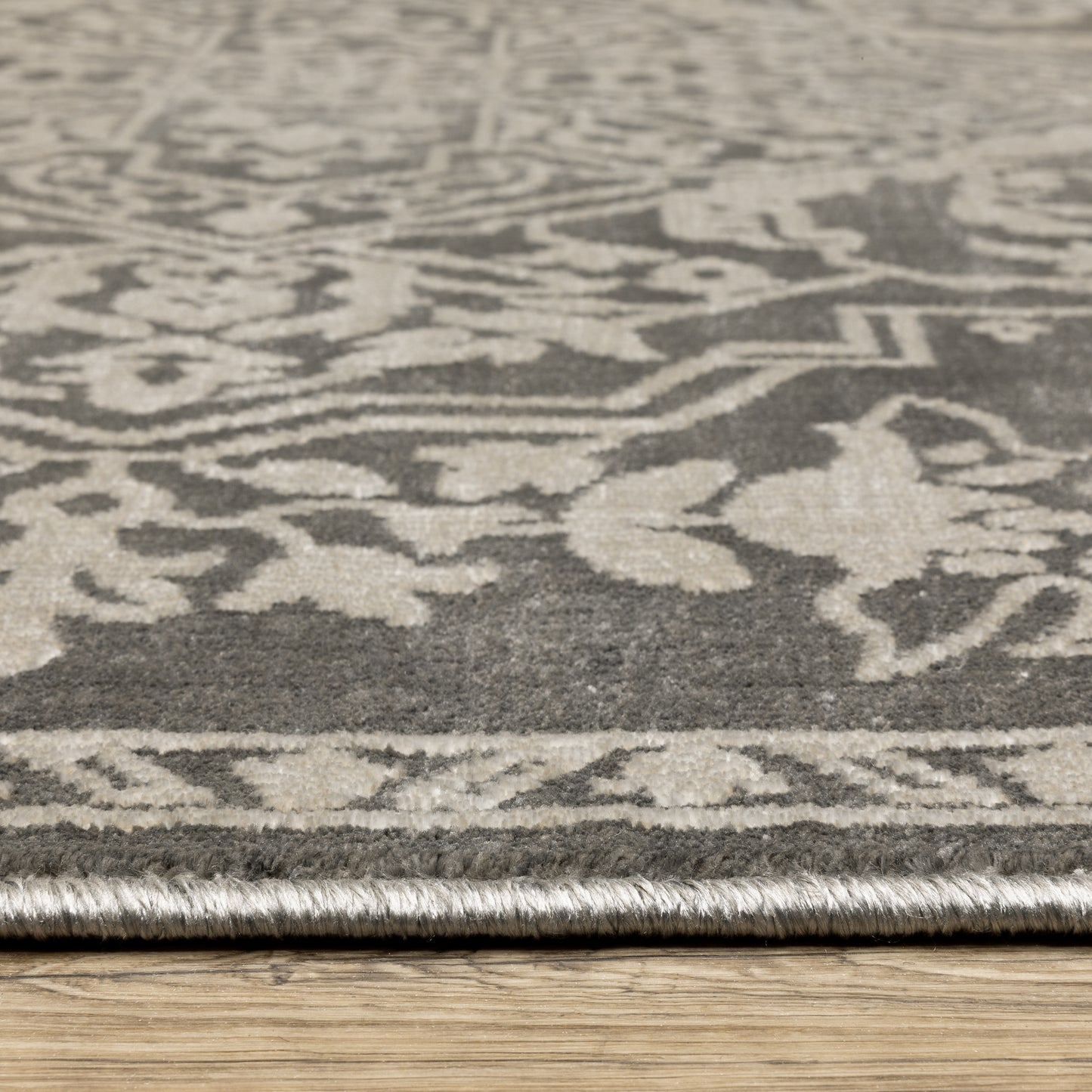 Intrigue Medallion Beige/ Grey Oriental Cut Pile Rug