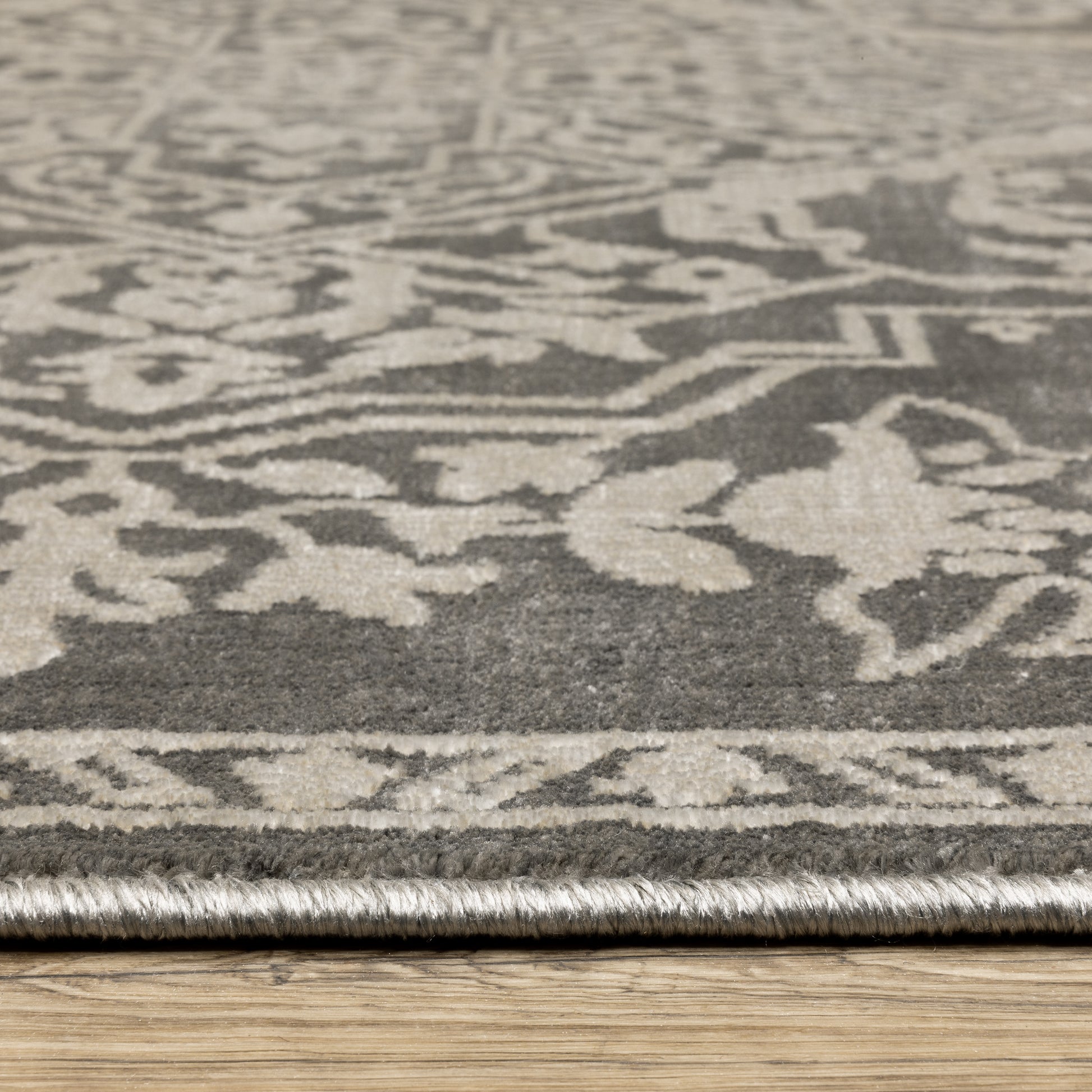 Intrigue Medallion Beige/ Grey Oriental Cut Pile Rug