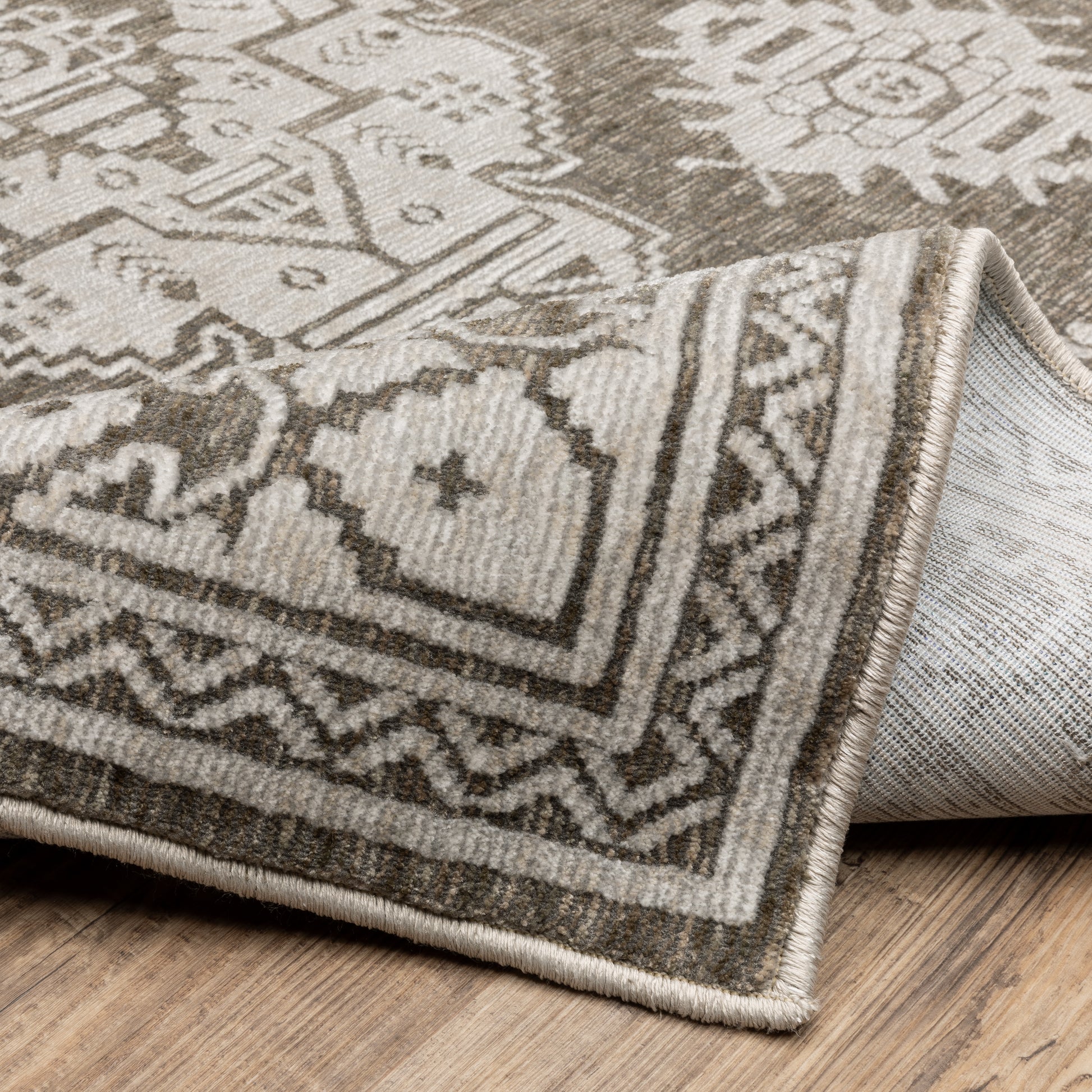 Intrigue Medallion Beige/ Grey Oriental Cut Pile Rug