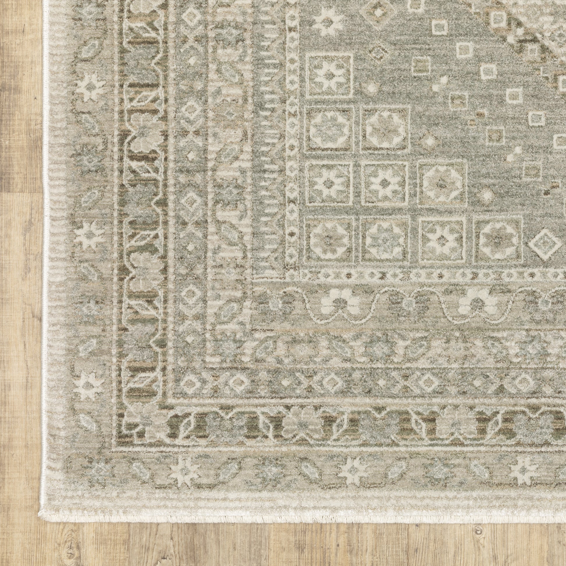 Keaton Medallion Beige/ Green Oriental Cut Pile Rug