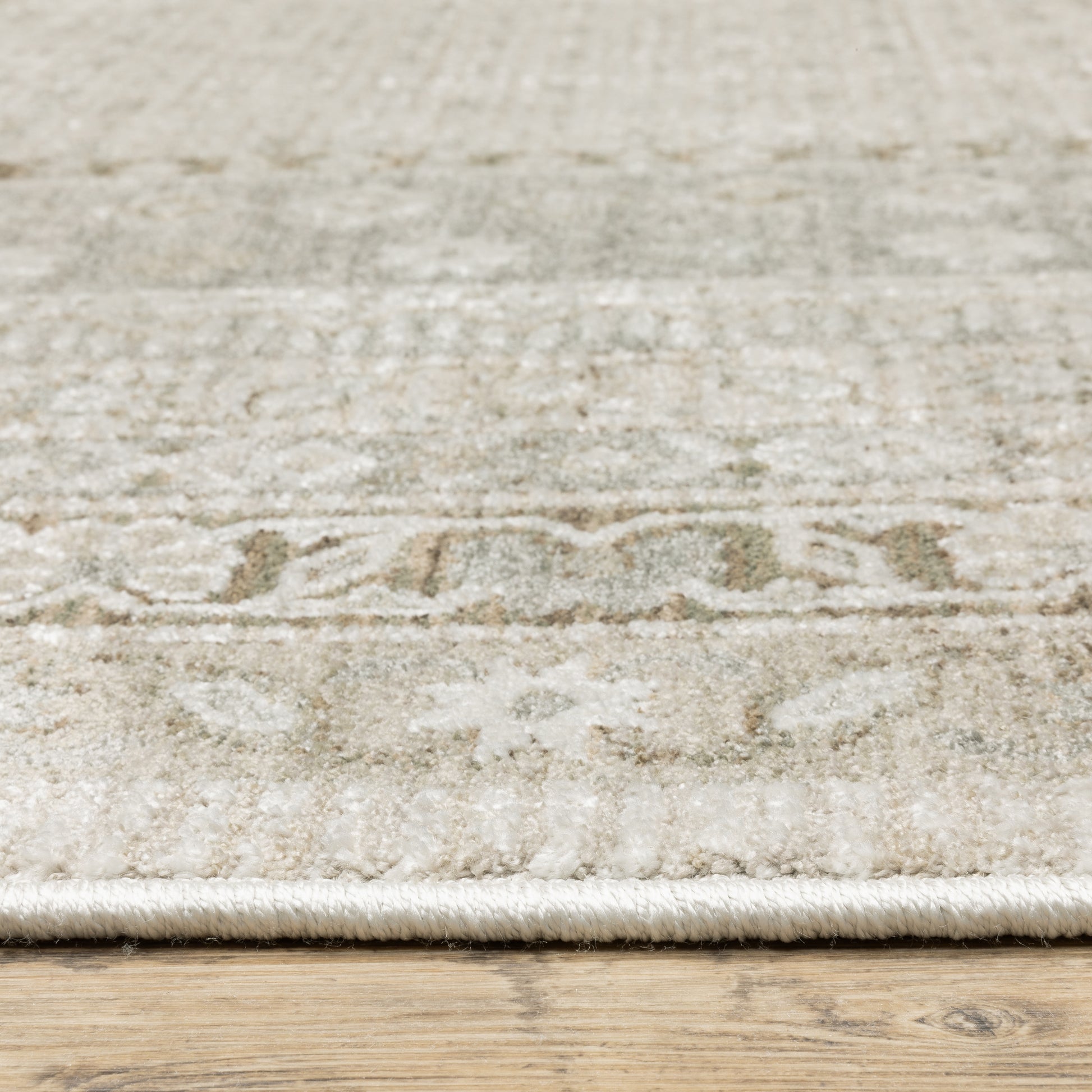 Keaton Medallion Beige/ Green Oriental Cut Pile Rug