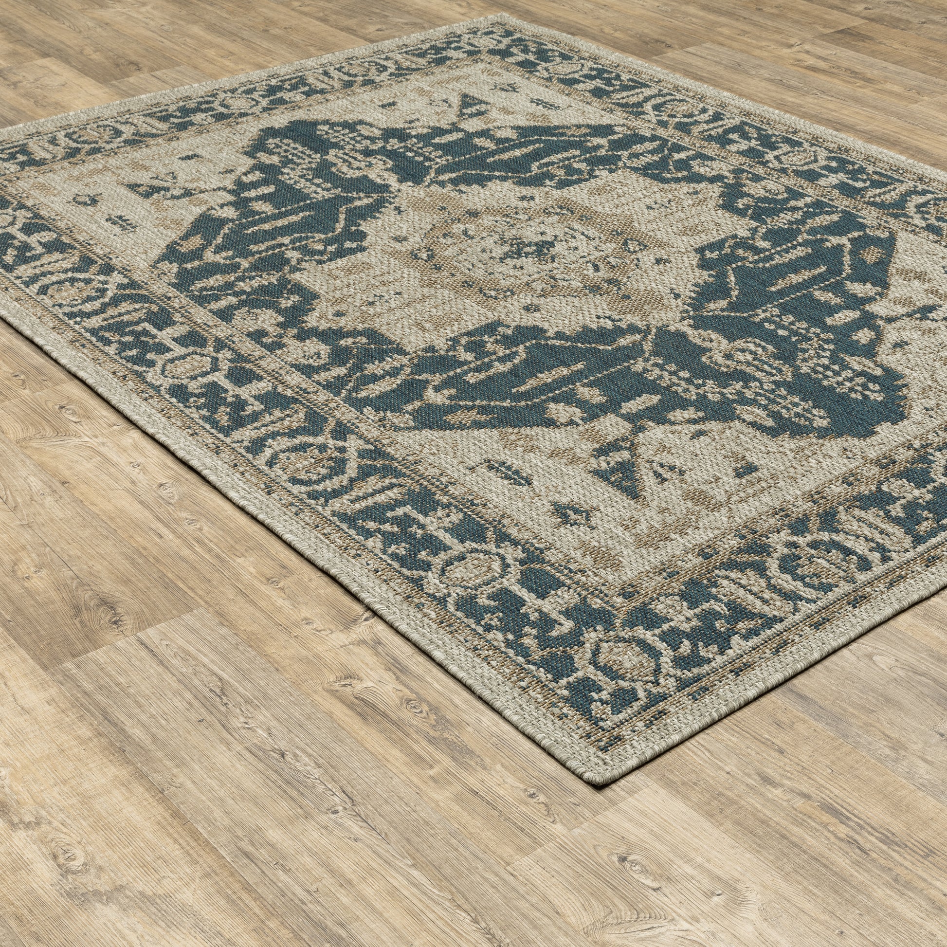 Latitude Outdoor Grey/ Gold Medallion Loop Pile Rug