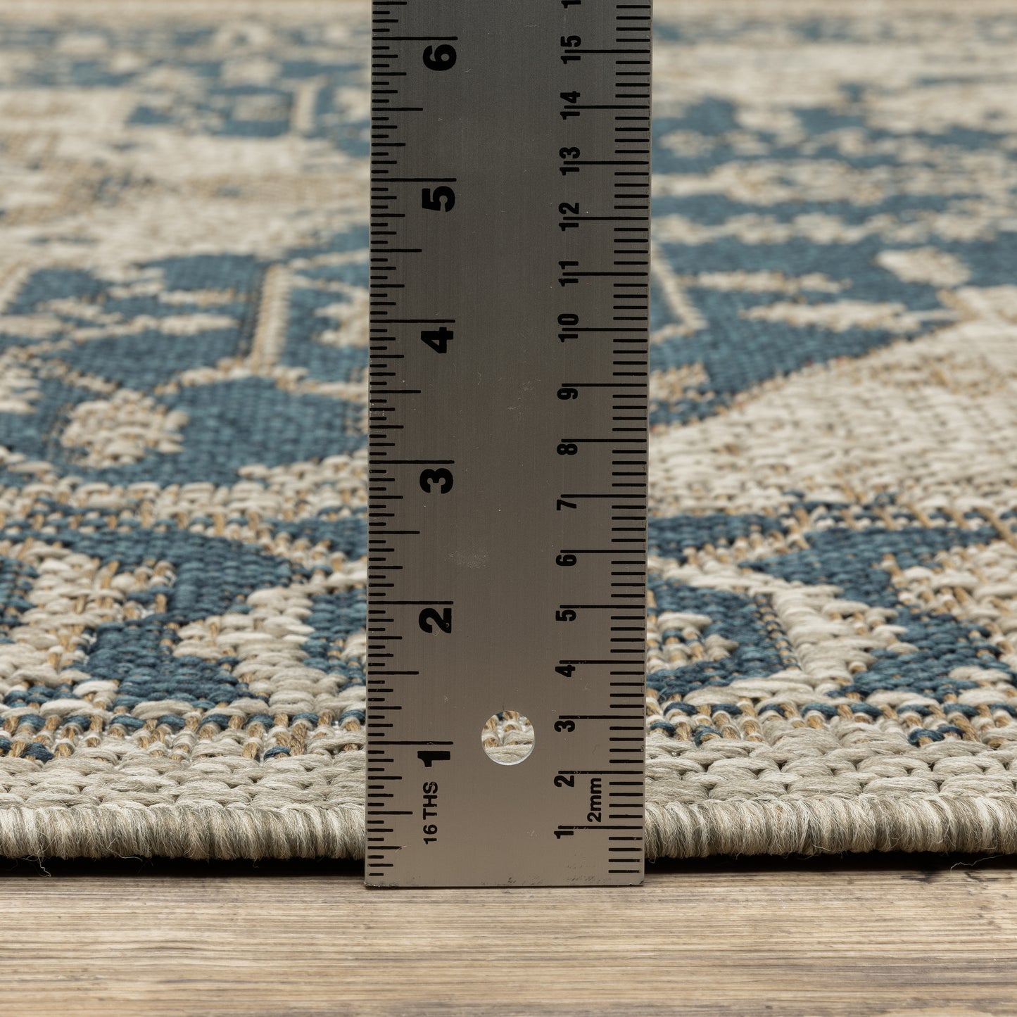 Latitude Outdoor Grey/ Gold Medallion Loop Pile Rug