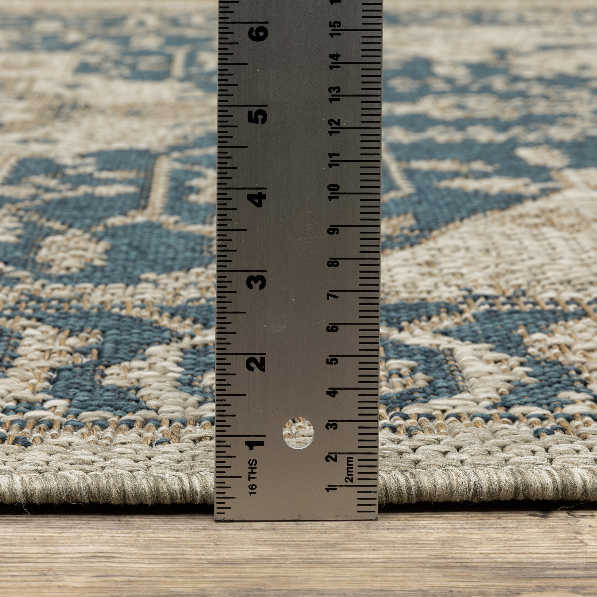 Latitude Outdoor Grey/ Gold Medallion Loop Pile Rug